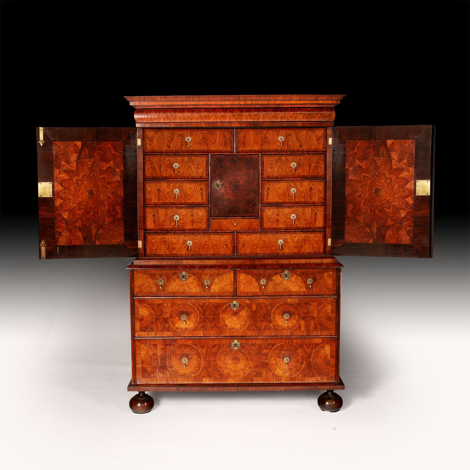 William and Mary Kingwood or ‘Princes’ wood oyster cabinet on chest