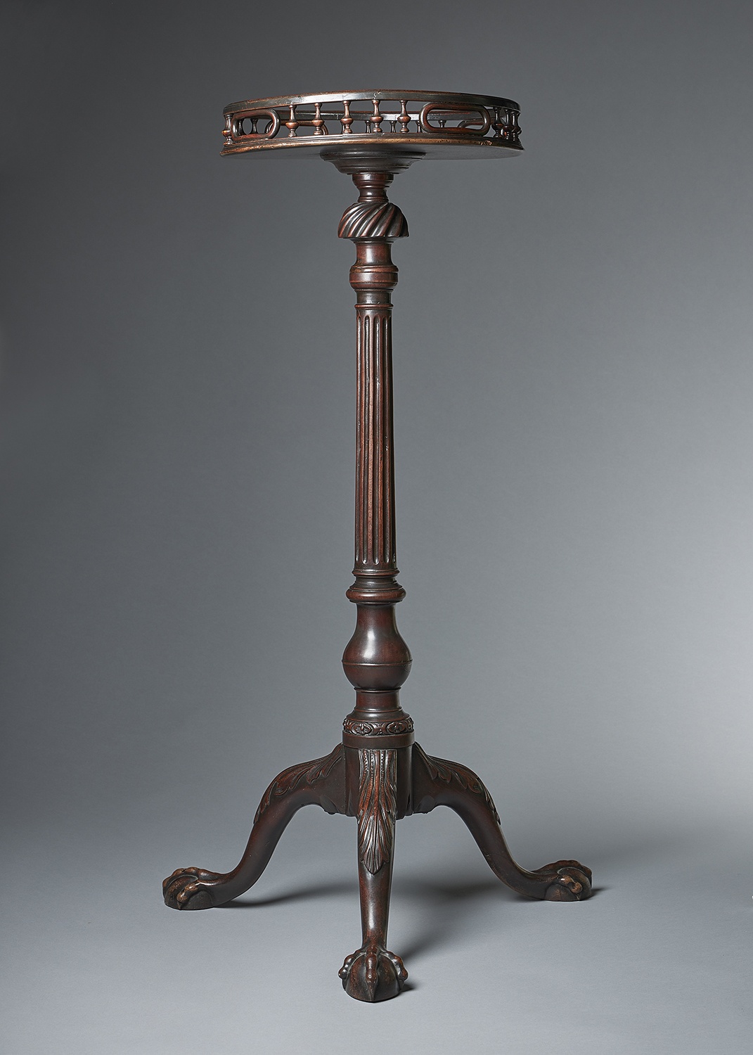 A Fine George II 18Th Century Chippendale Period Carved Mahogany Torchiere. Circa 1755-1765, England 3