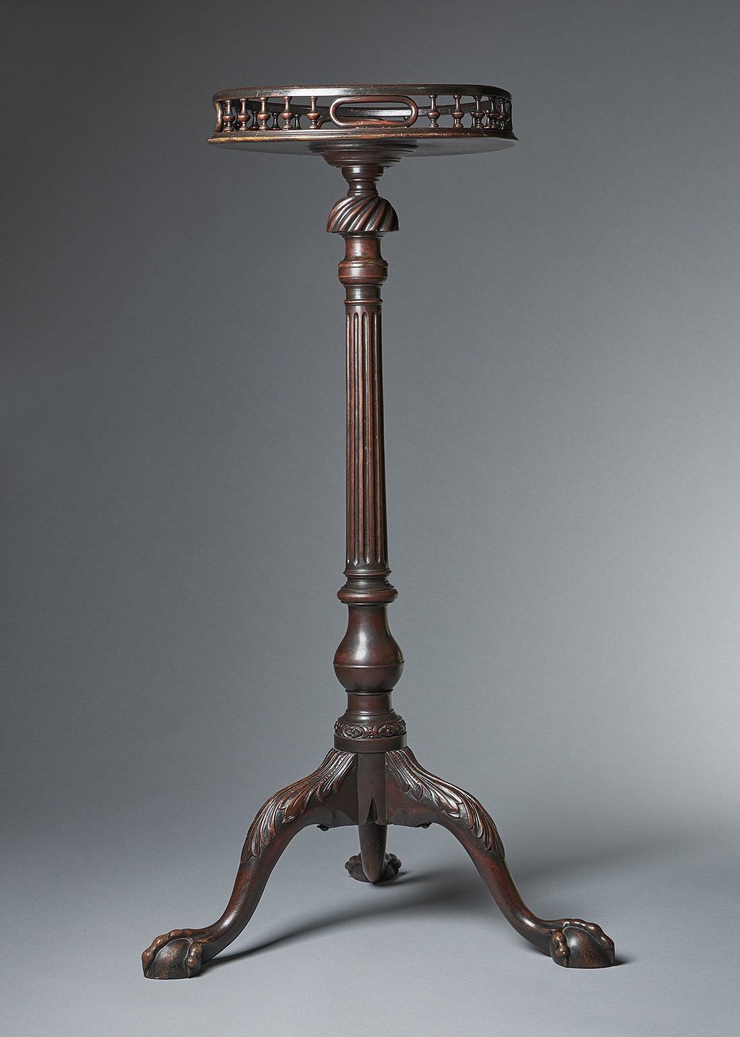 A Fine George II 18Th Century Chippendale Period Carved Mahogany Torchiere. Circa 1755-1765, England 4