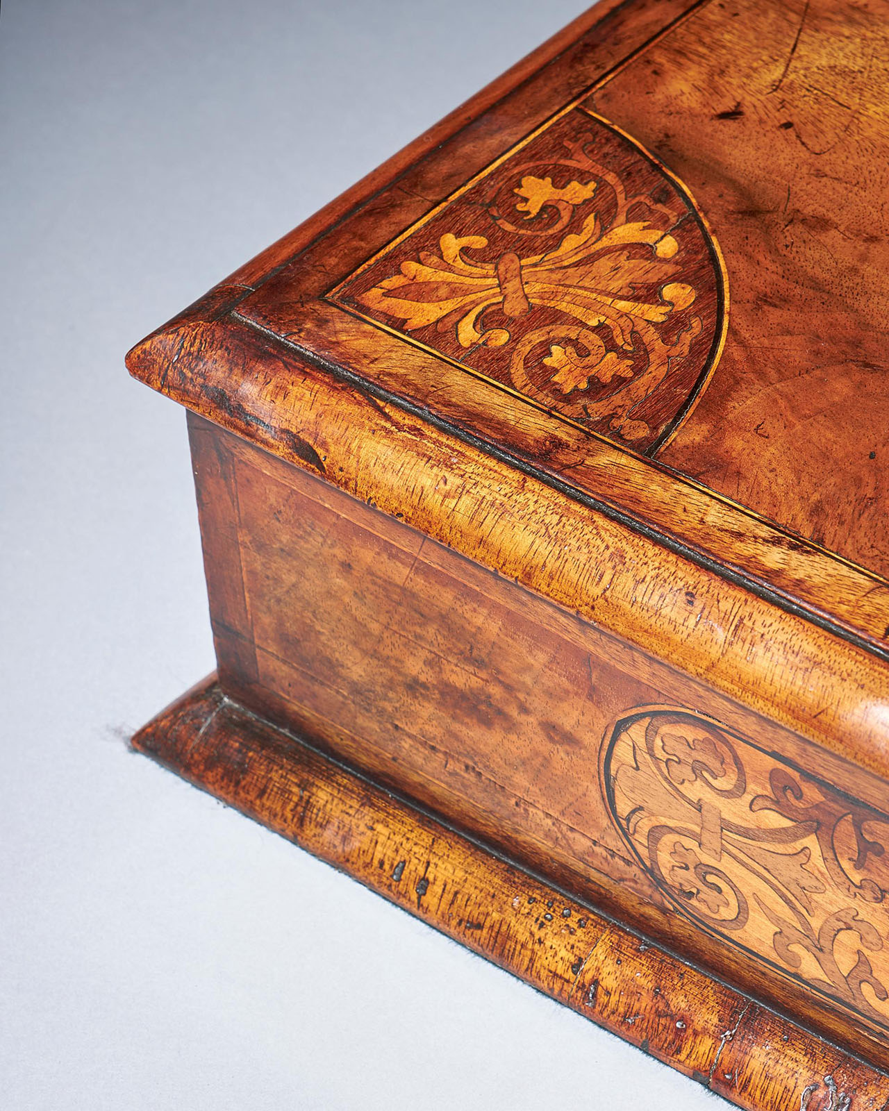 17th Century Figured Walnut and Seaweed Marquetry Lace Box 4