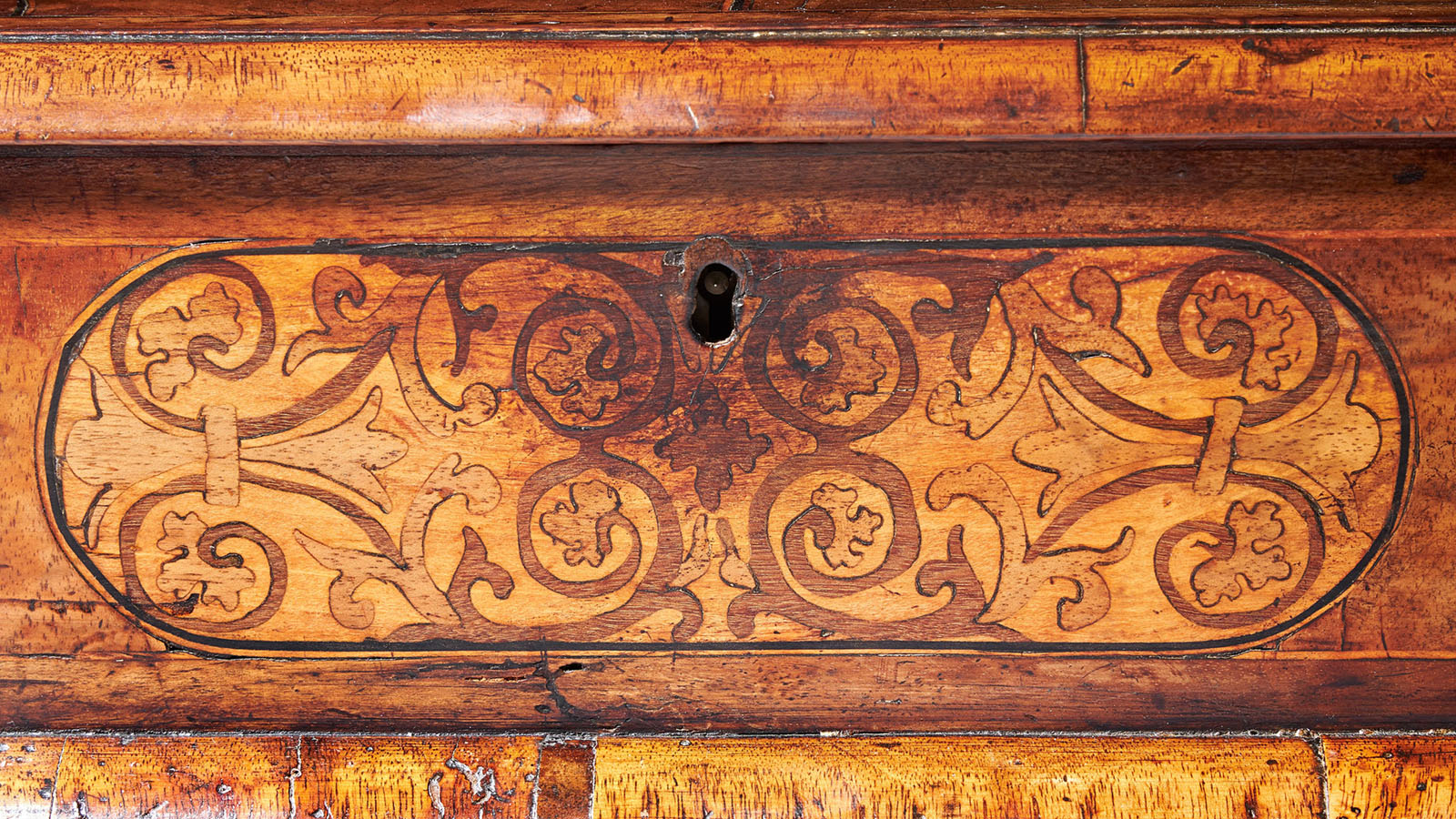 17th Century Figured Walnut and Seaweed Marquetry Lace Box 5