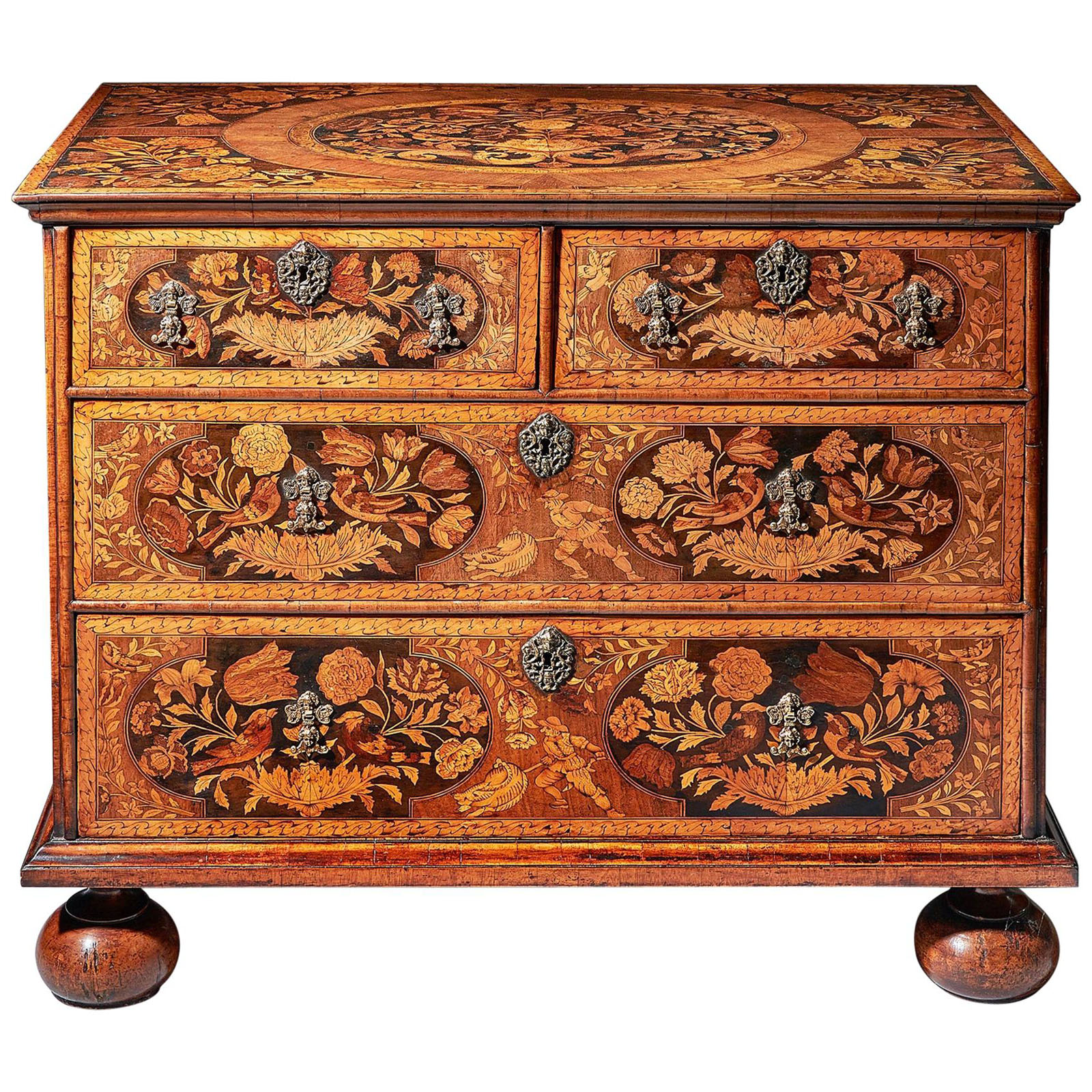18th century Italian mahogany chest of drawers, with three drawers and  floral marquetry inlay, 138cm