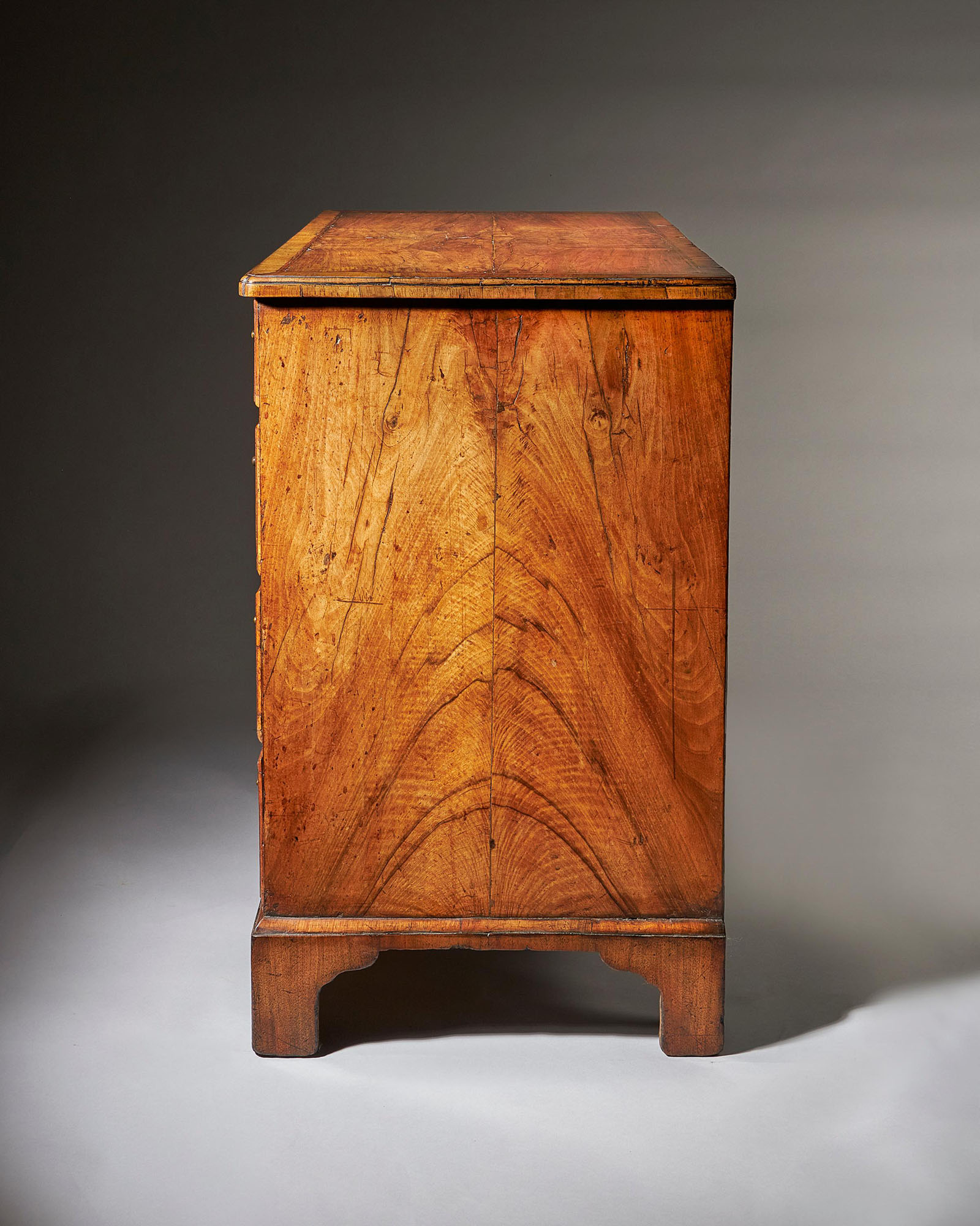 Figured Walnut George II 18th Century Kneehole Desk Attributed to Elizabeth Bell