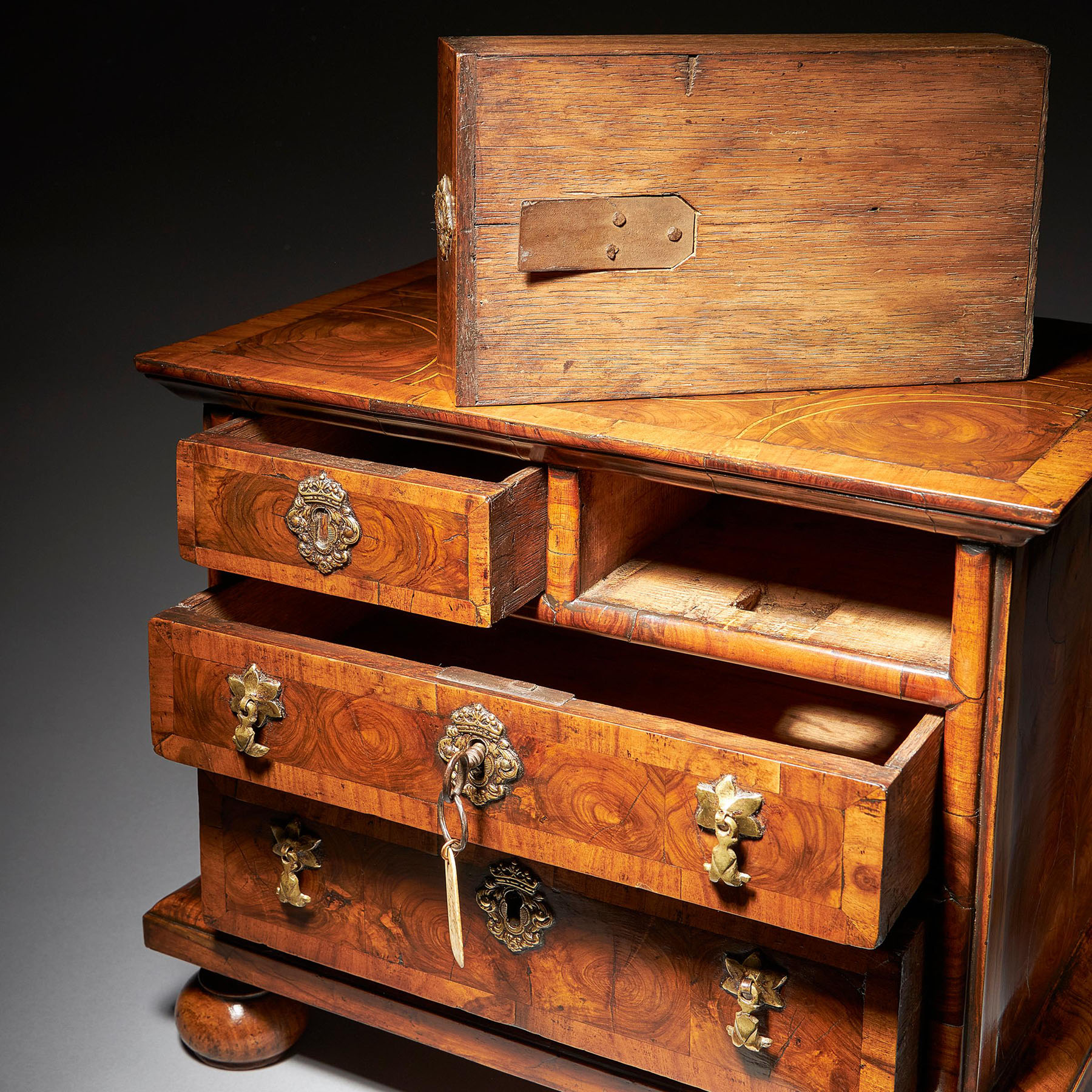 Diminutive 17th century William and Mary Olive Oyster Miniature Chest of Drawers 7