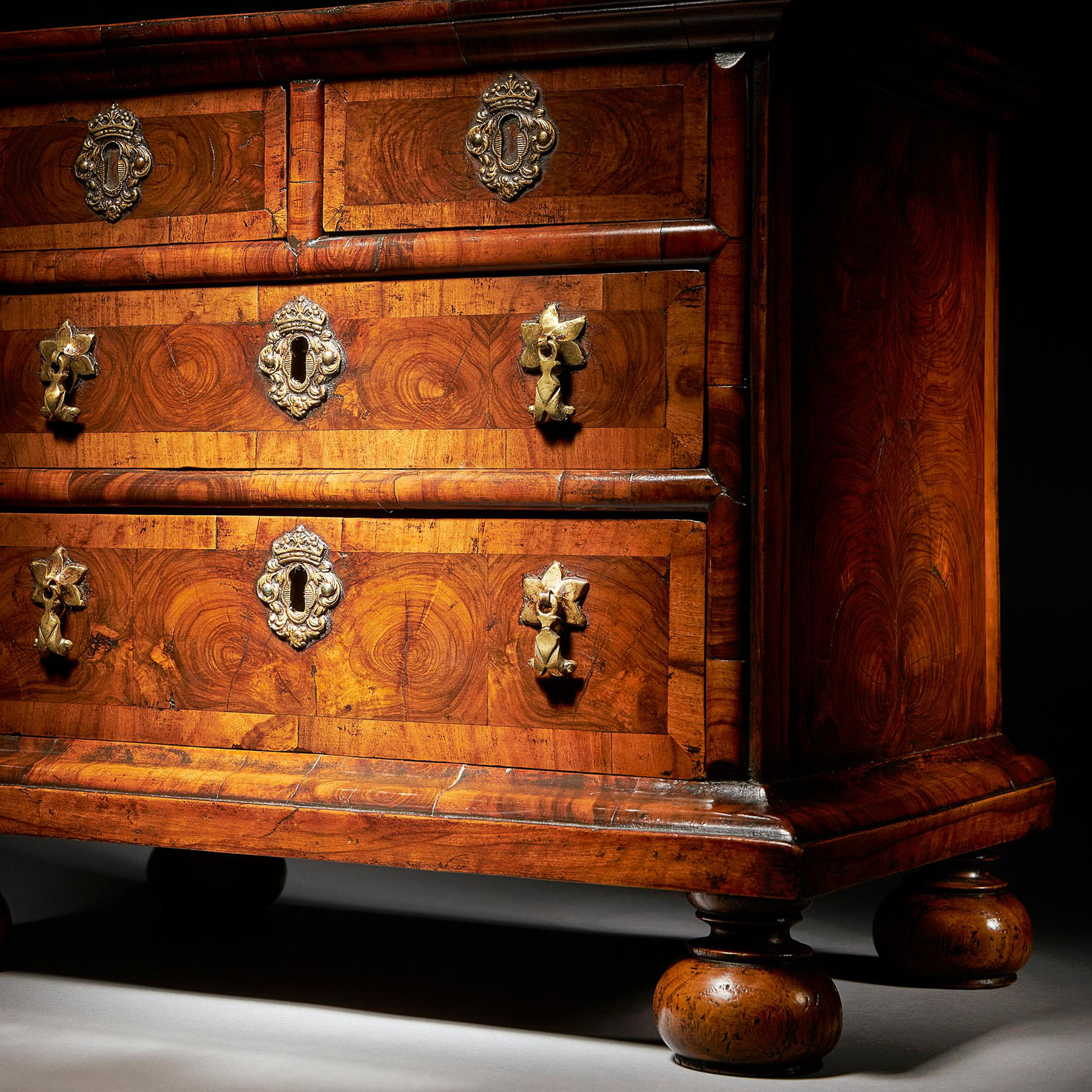 Diminutive 17th century William and Mary Olive Oyster Miniature Chest of Drawers 9