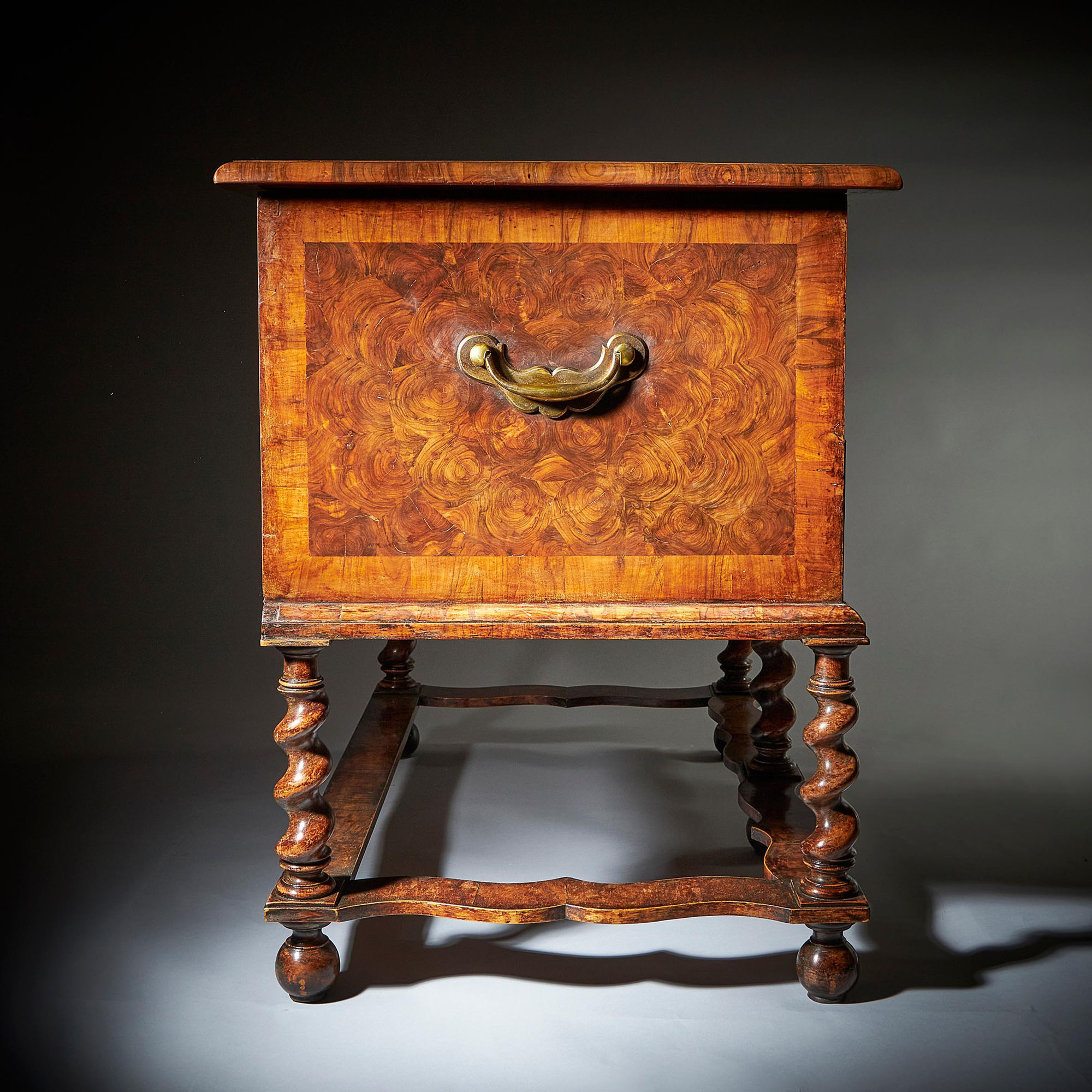 A fine and extremely rare 17th century William and Mary baroque olive oyster chest on stand or 'table box', circa 1675-1690. 4