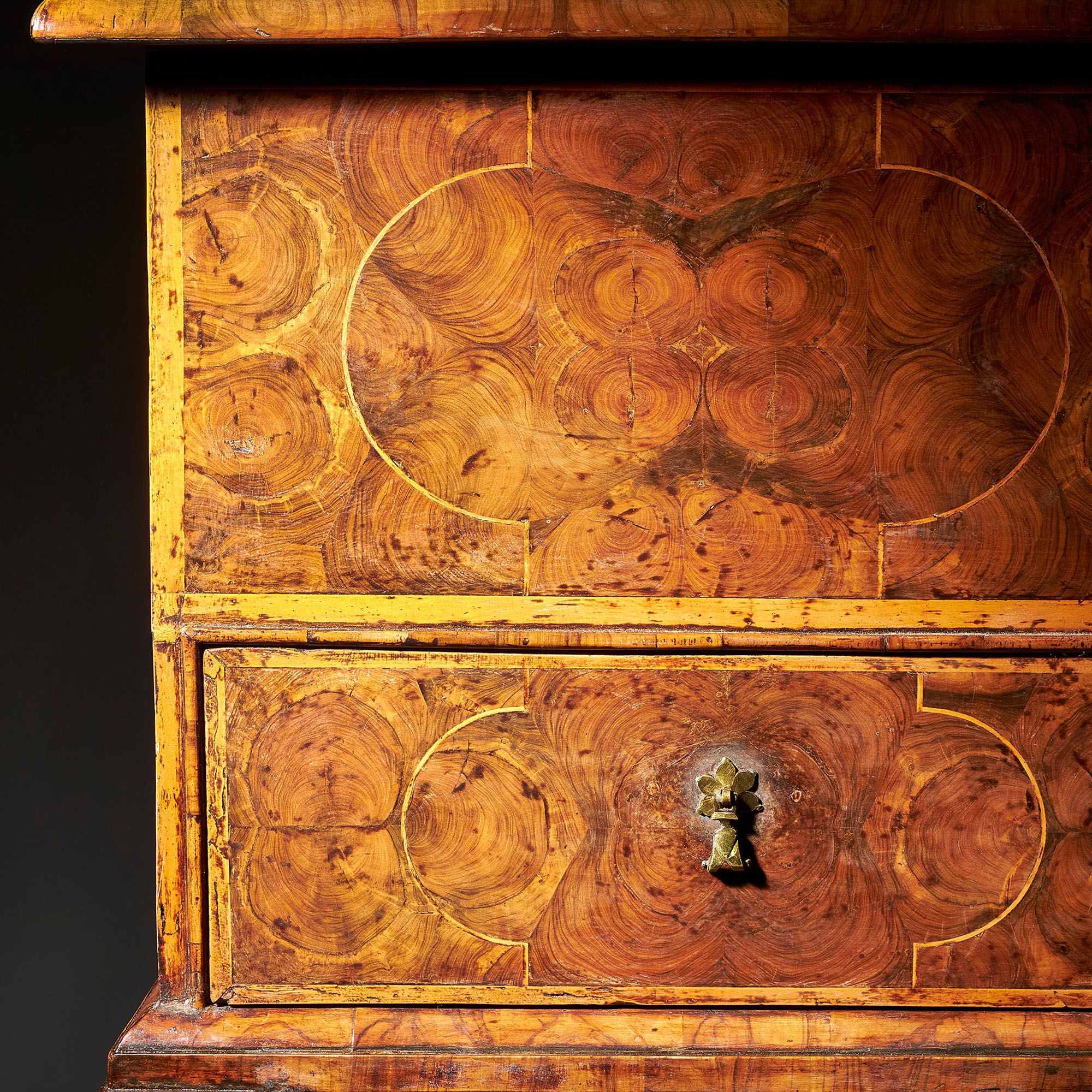 A fine and extremely rare 17th century William and Mary baroque olive oyster chest on stand or 'table box', circa 1675-1690. 5