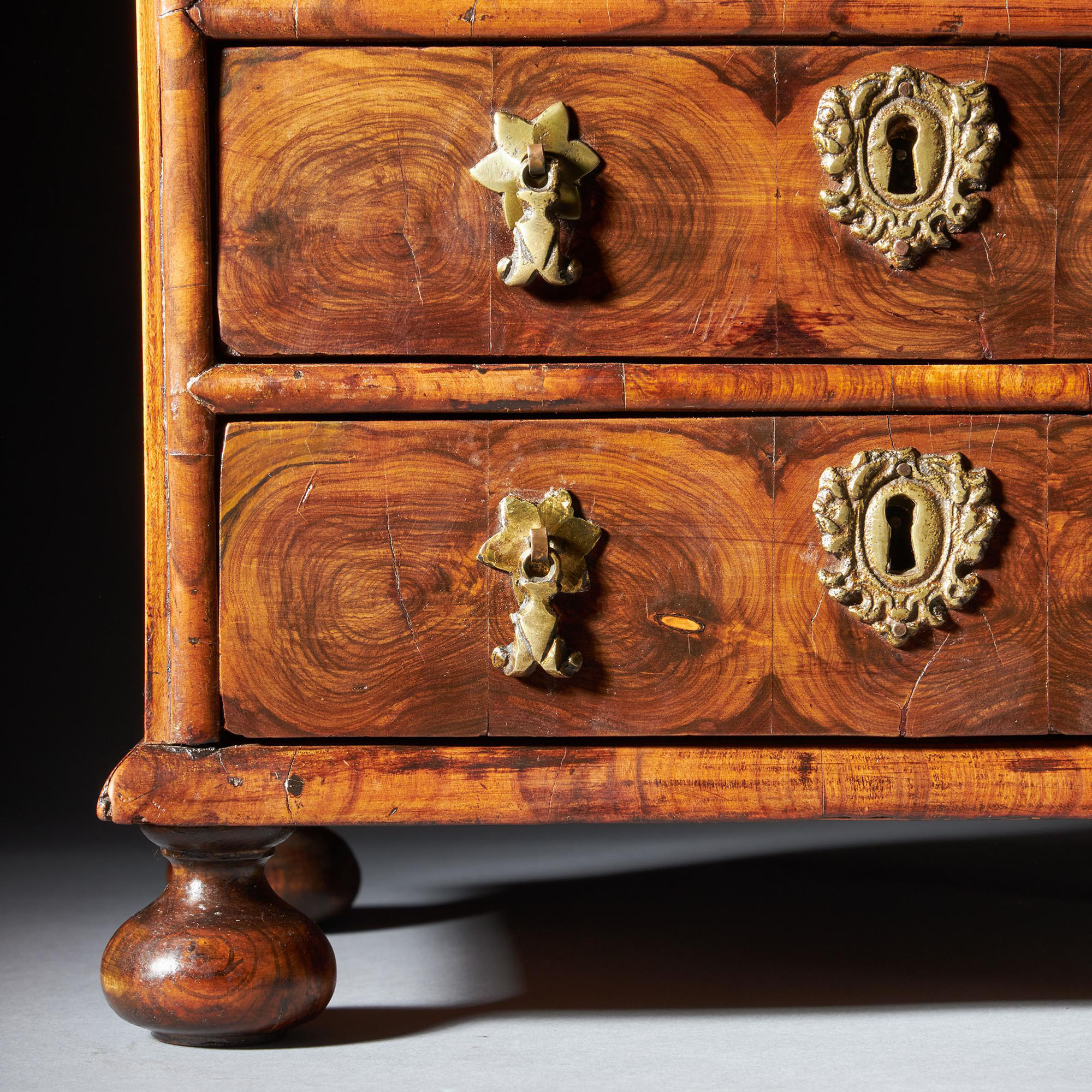 Miniature William and Mary Diminutive Olive Oyster Chest C.1688-1702 9