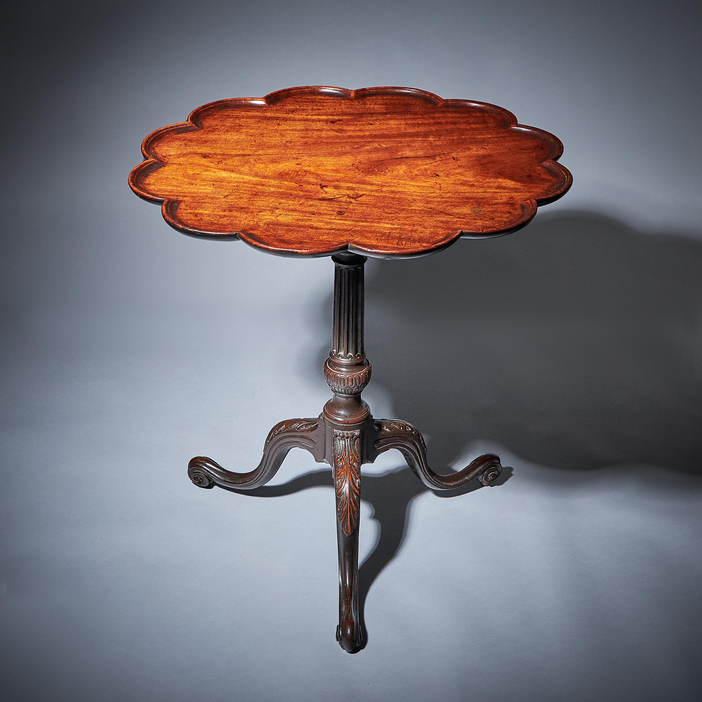 Fine 18th Century George III Chippendale Mahogany pie-crust Tripod Table 1
