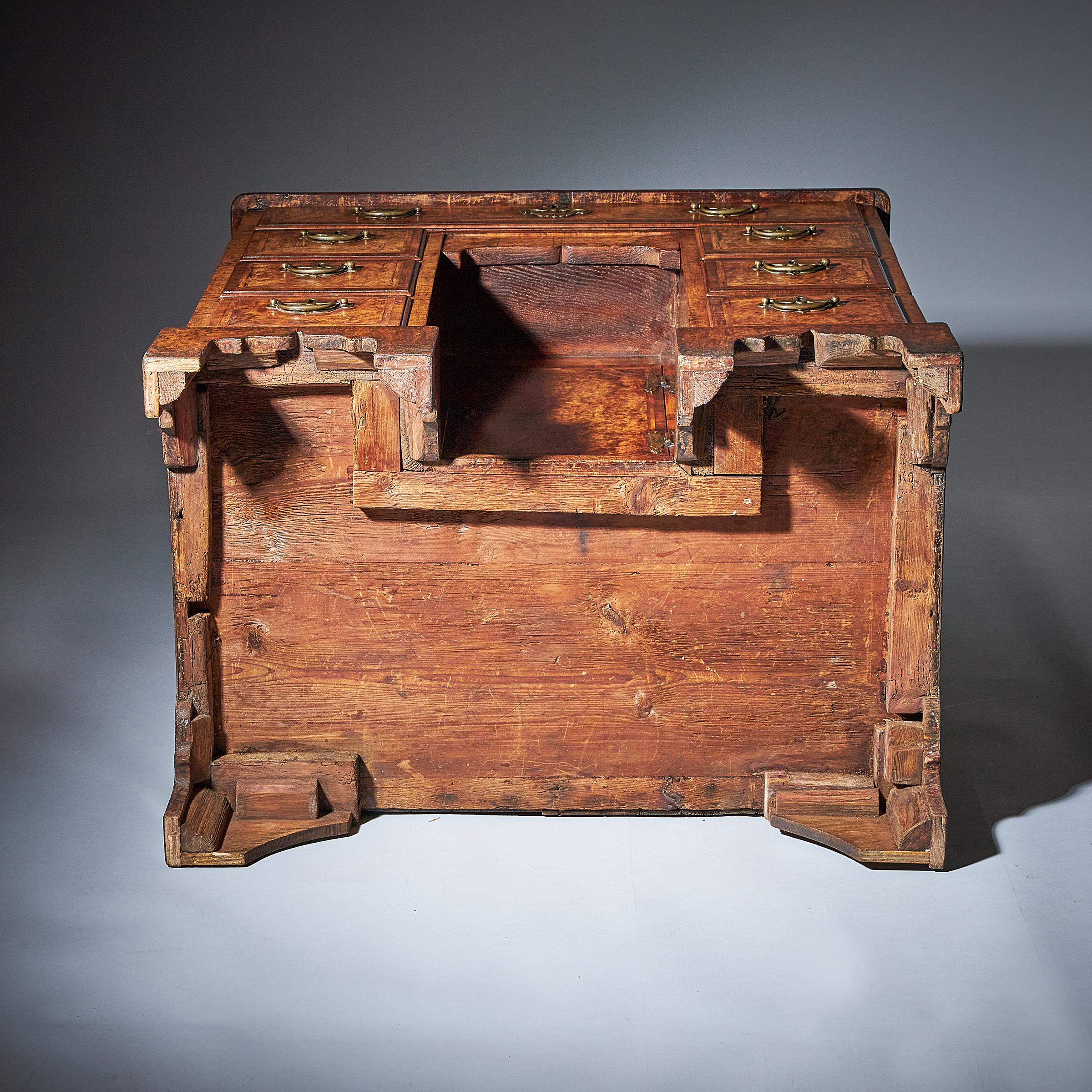 Rare Burr Walnut George II 18th Century Kneehole Desk, circa 1730-1740. England 10