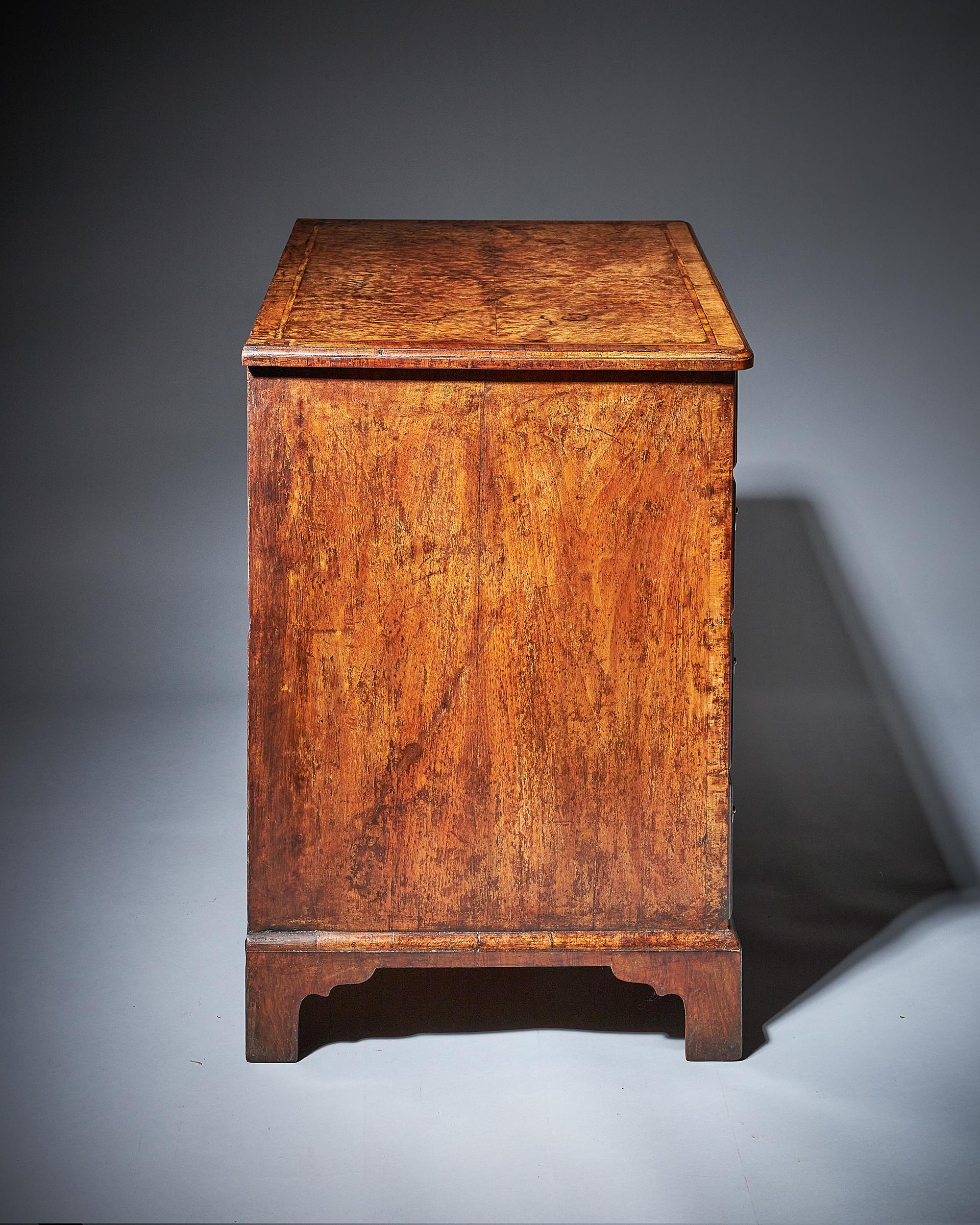 Rare Burr Walnut George II 18th Century Kneehole Desk, circa 1730-1740. England 6