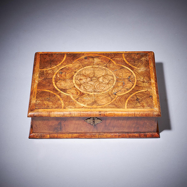 17th Century William and Mary Olive Oyster Lace Box, Circa 1680-1700
