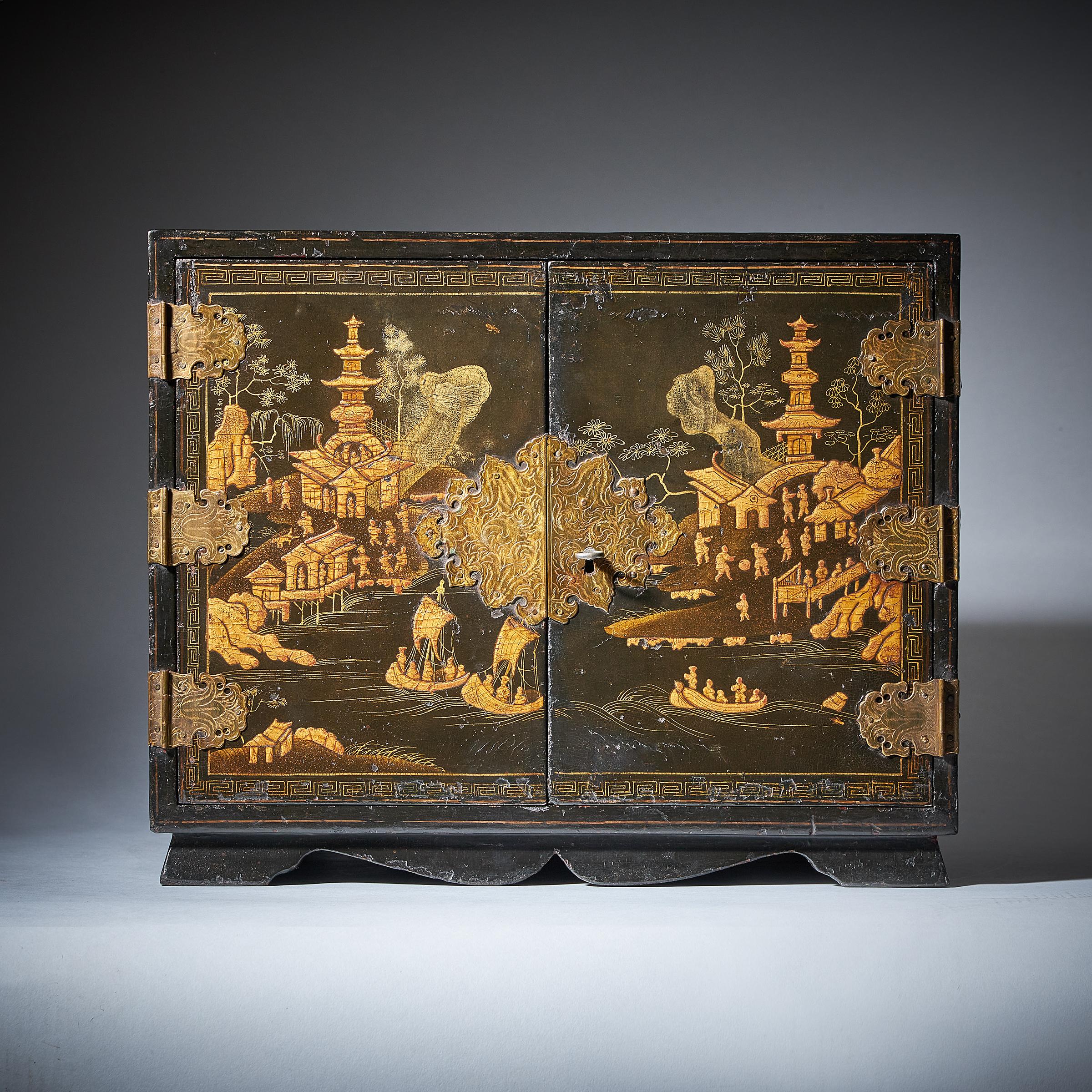 18th Century Chinese Export Lacquer Chinoiserie Table Cabinet 1