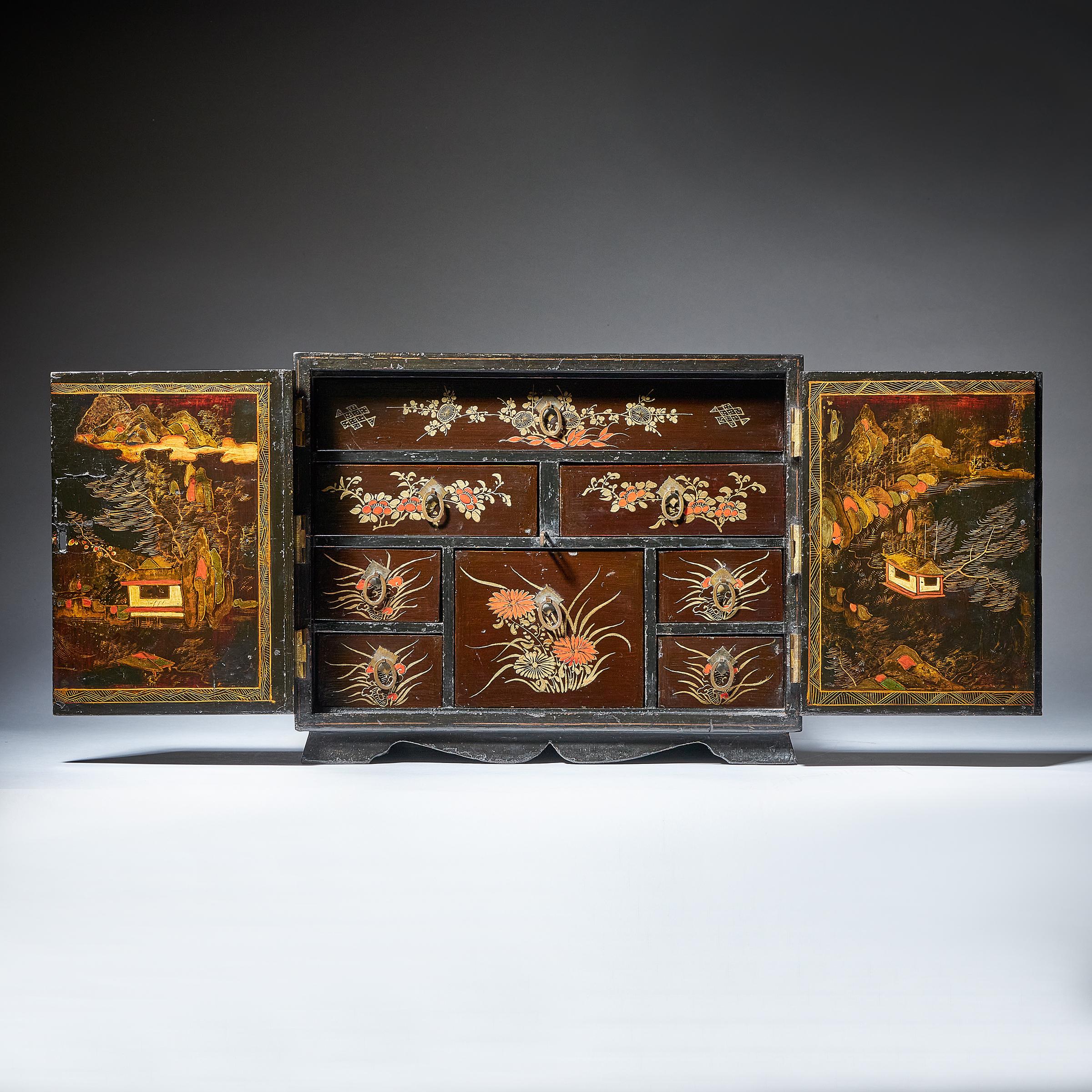18th Century Chinese Export Lacquer Chinoiserie Table Cabinet 3