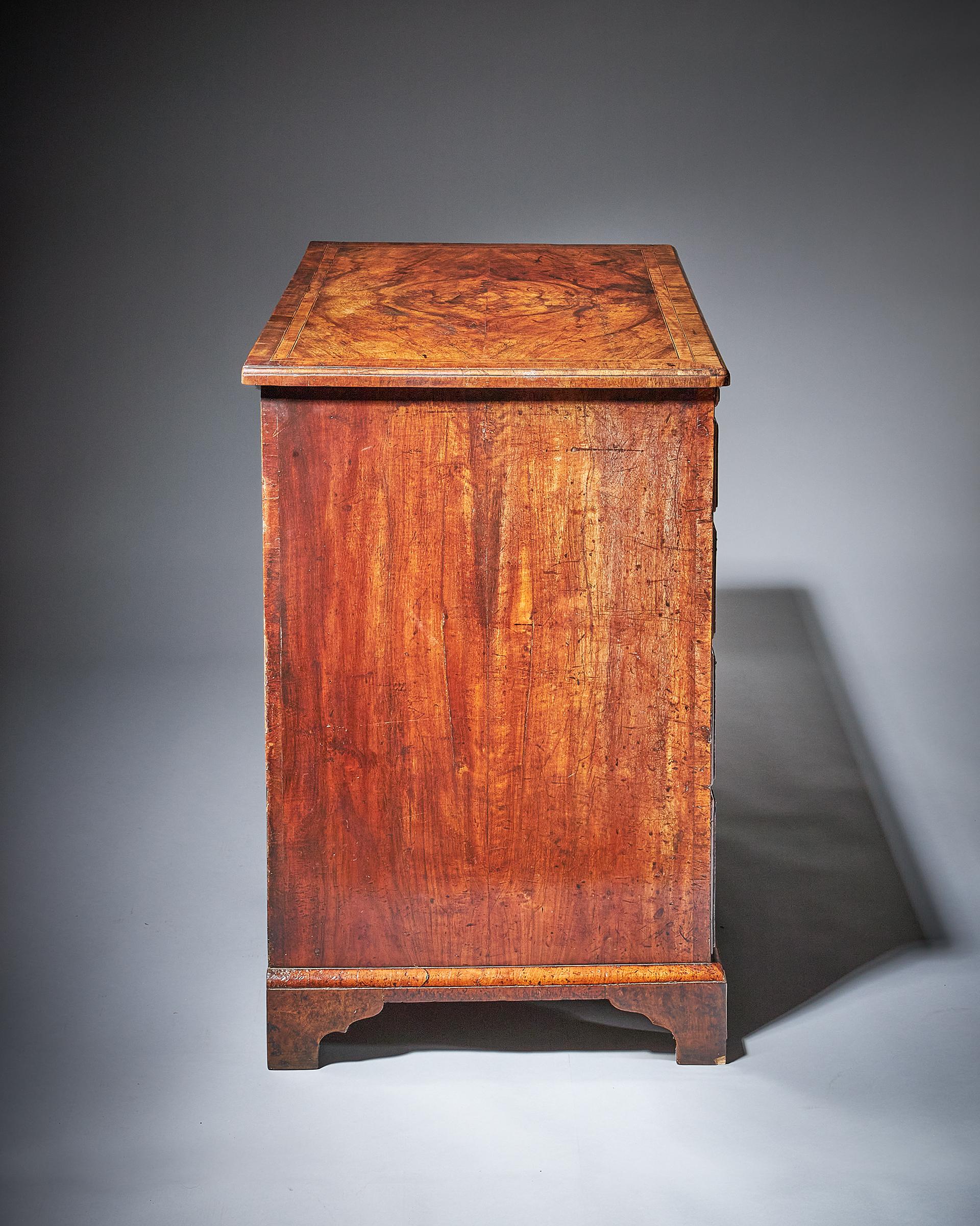 Figured Walnut George II 18th Century Kneehole Desk. Circa 1740, England 5