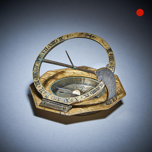 Gilt bronze, enamel and glass sundial compass - China 18th century Ateliers  du Palais - Ref.107755