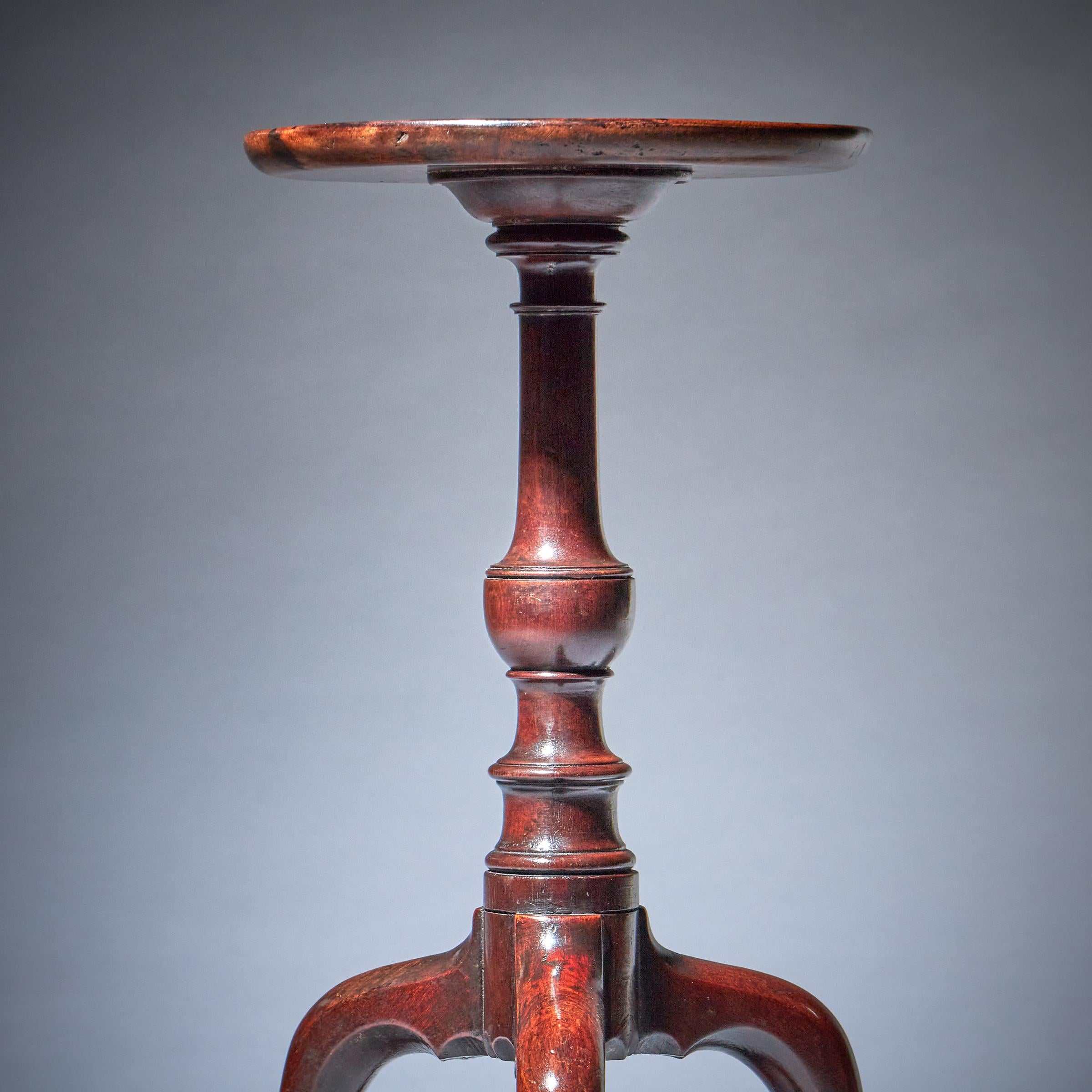 Georgian 18th Century Mahogany Kettle Stand/Wine Table of Diminutive Proportions 6