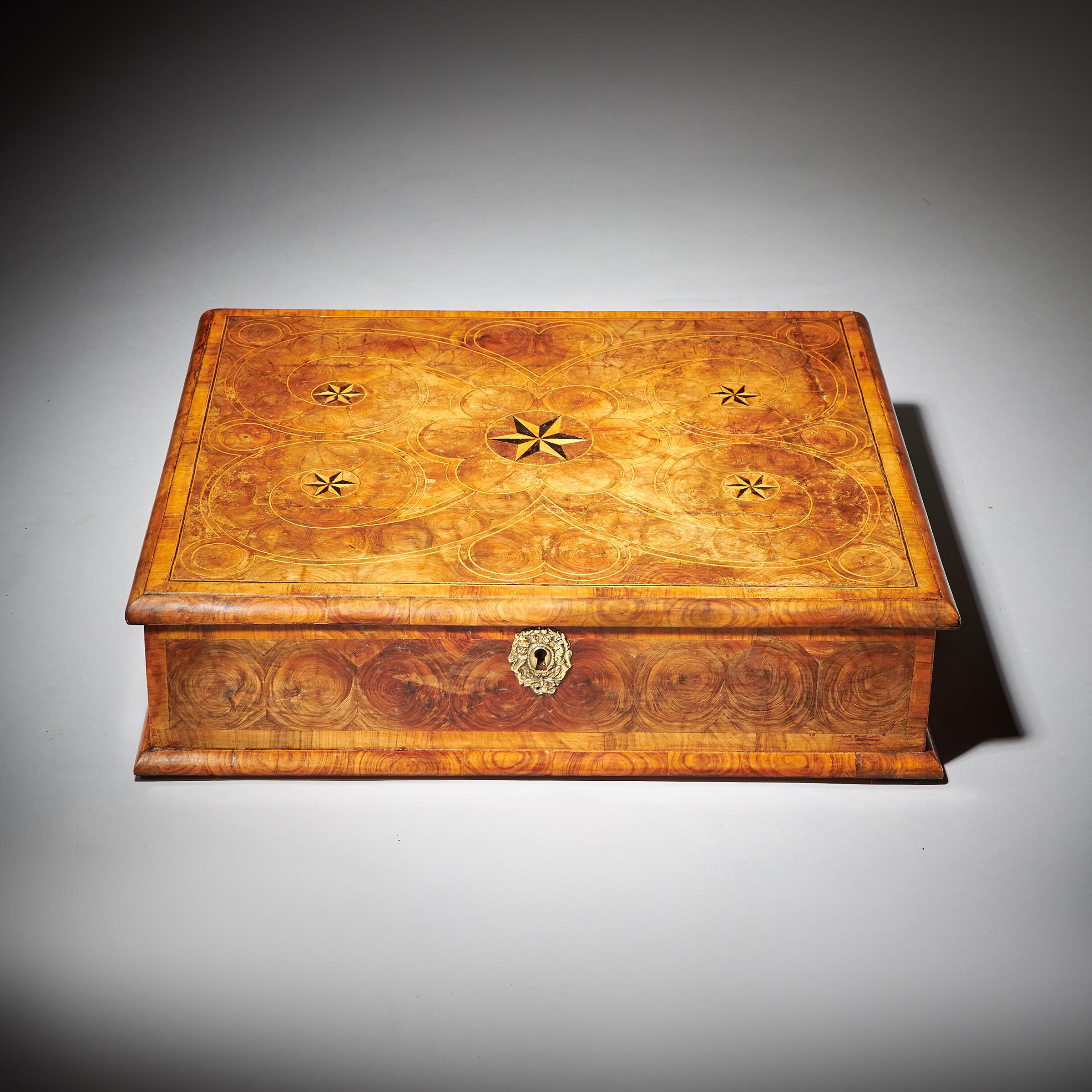 Large William and Mary 17th Century Inlaid Olive Oyster Lace Box, Circa 1690 1