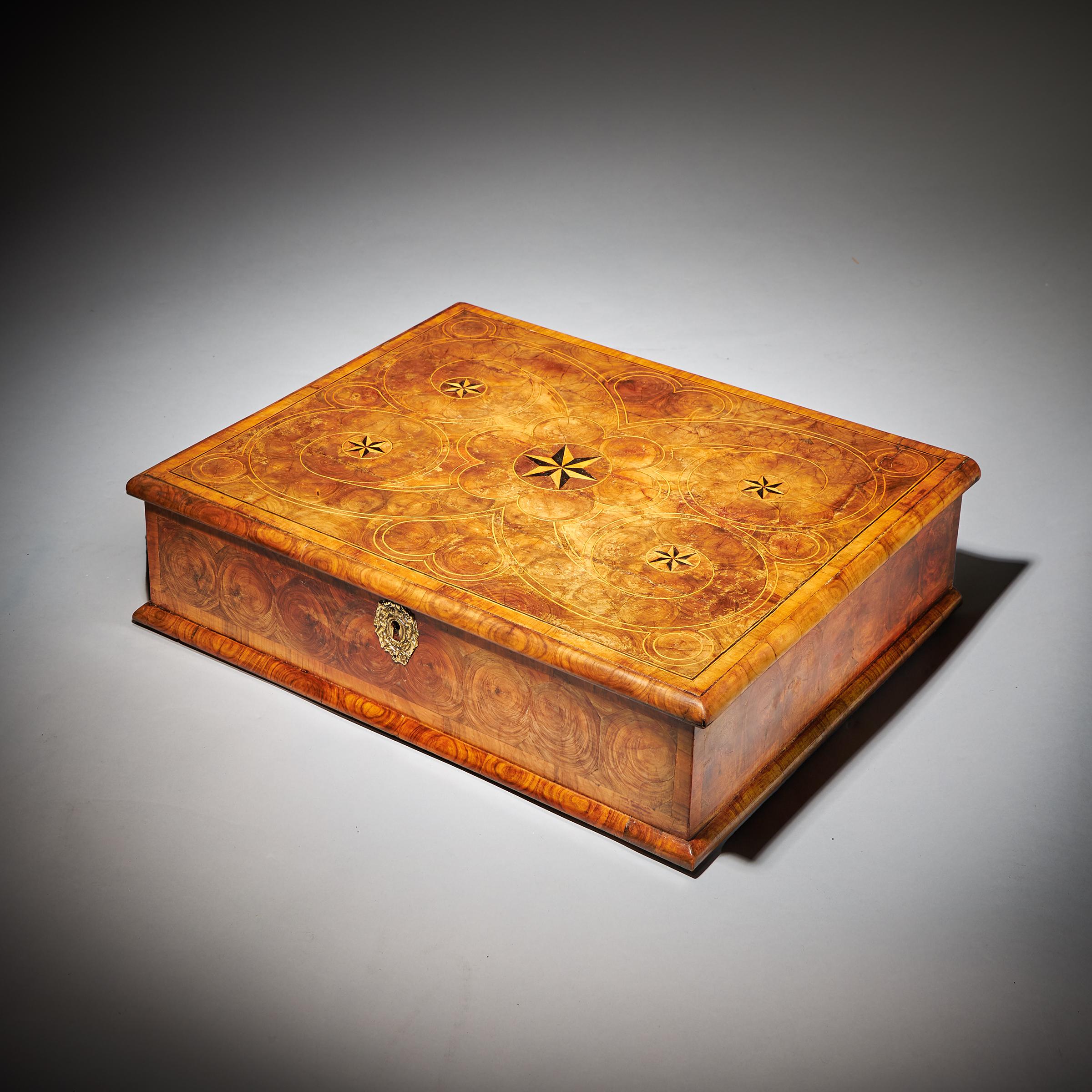 Large William and Mary 17th Century Inlaid Olive Oyster Lace Box, Circa 1690 2