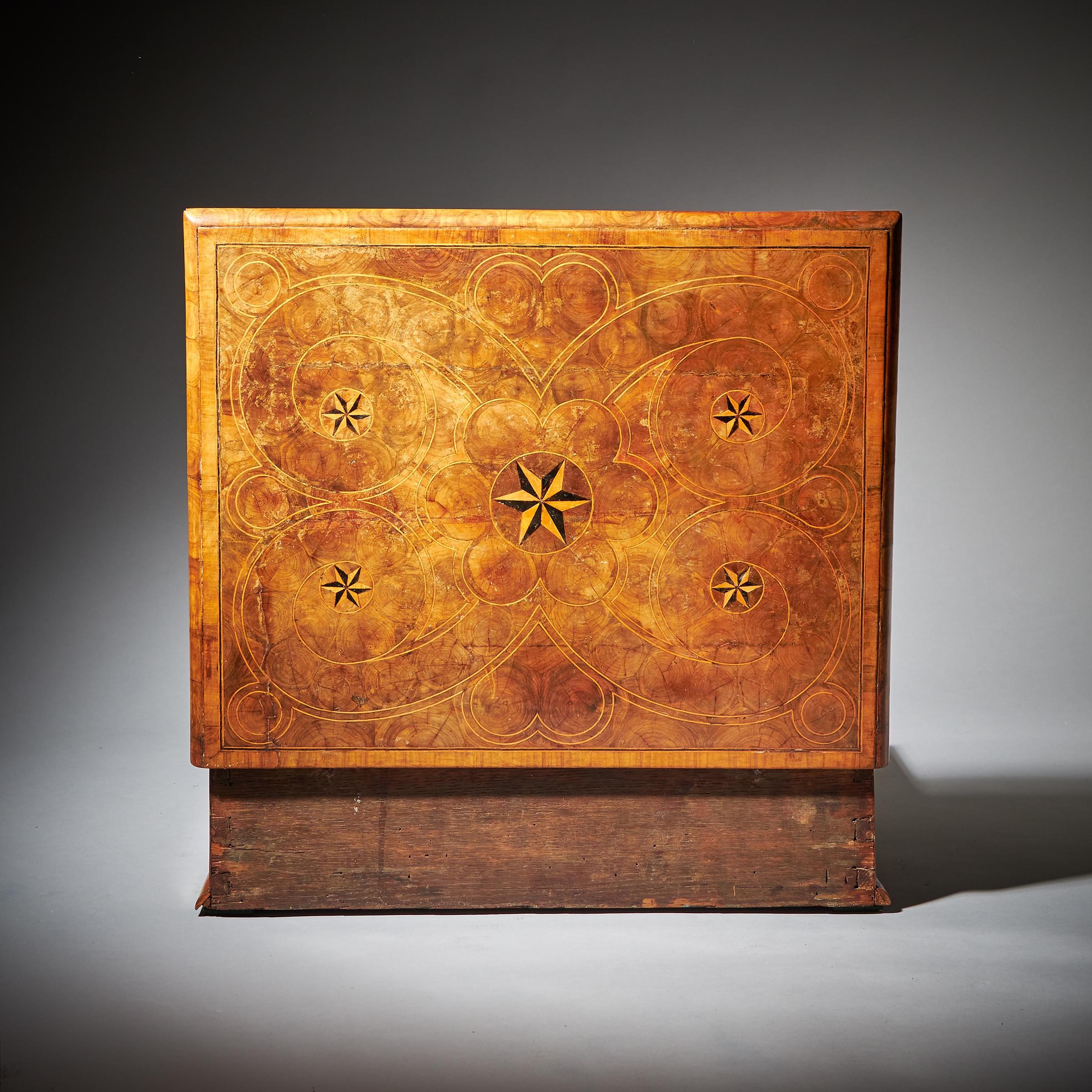 Large William and Mary 17th Century Inlaid Olive Oyster Lace Box, Circa 1690 4