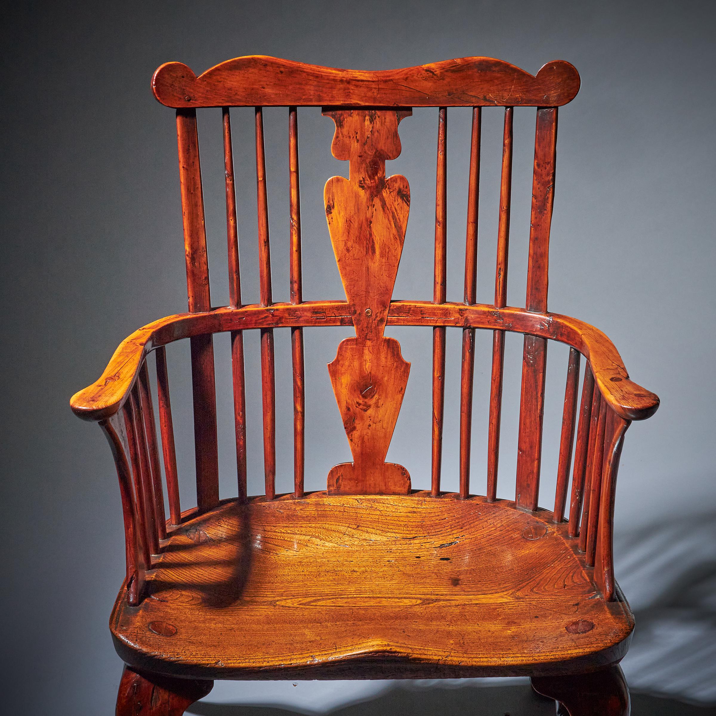 18th Century George III Yew and Elm Thames Valley Comb-Back Windsor Chair 7