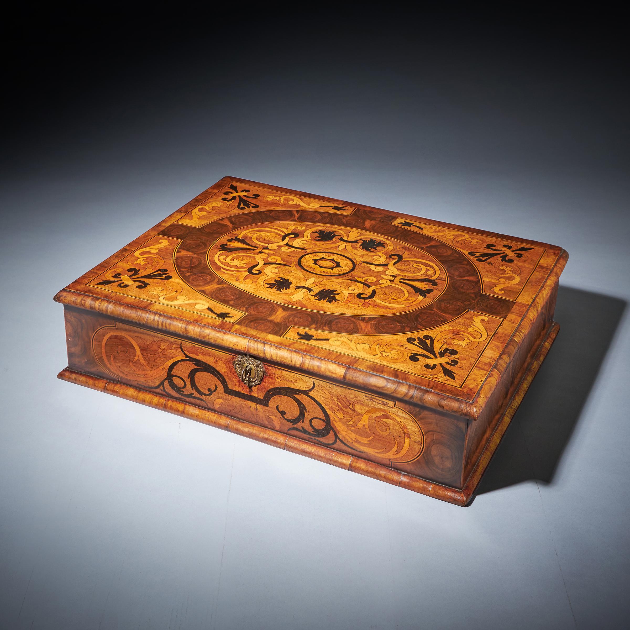 18th Century William and Mary Olive Oyster Arabesque Marquetry Lace Box, C.1690 2