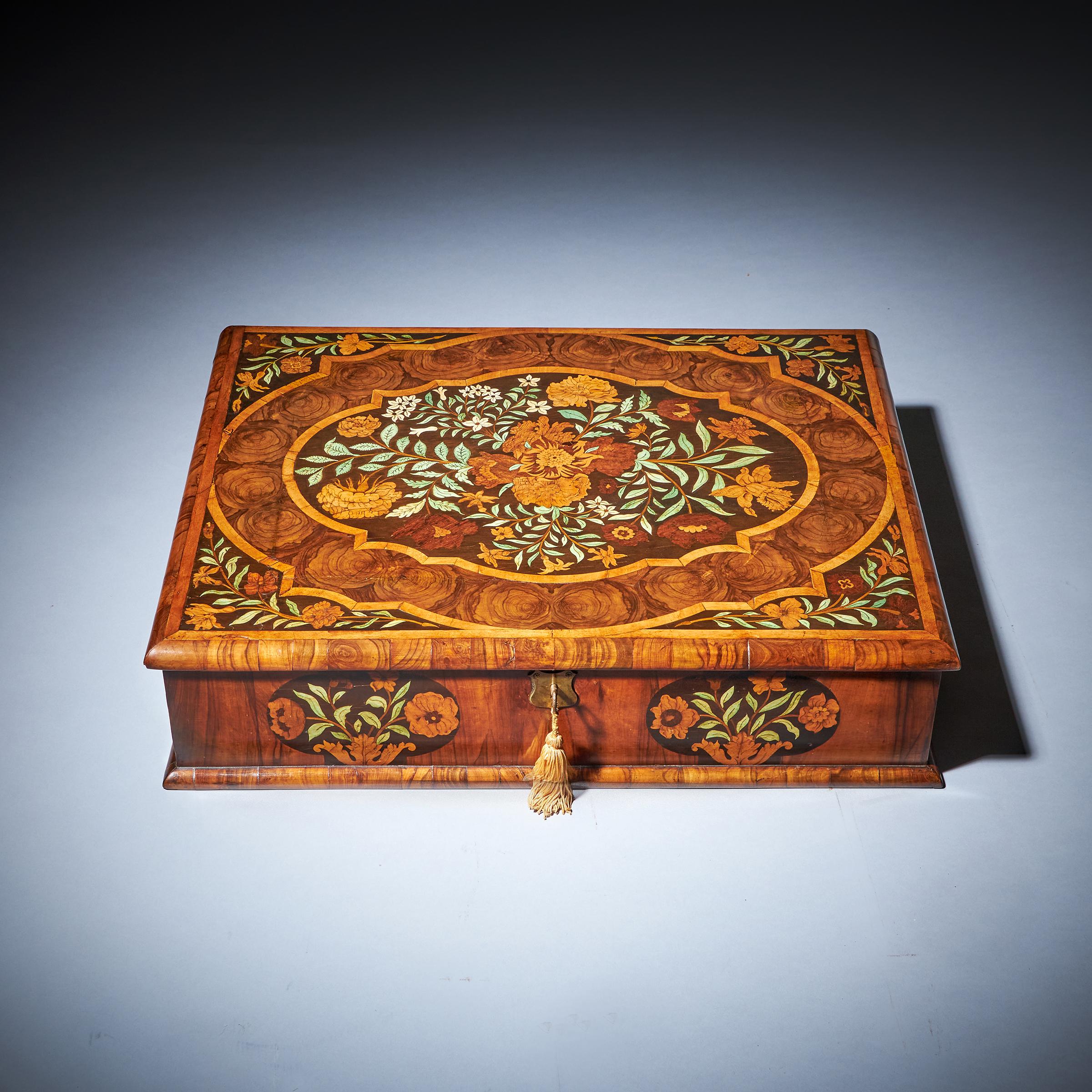 A fine and rare 17th century William and Mary olive oyster marquetry lace box circa 1670-1690-2