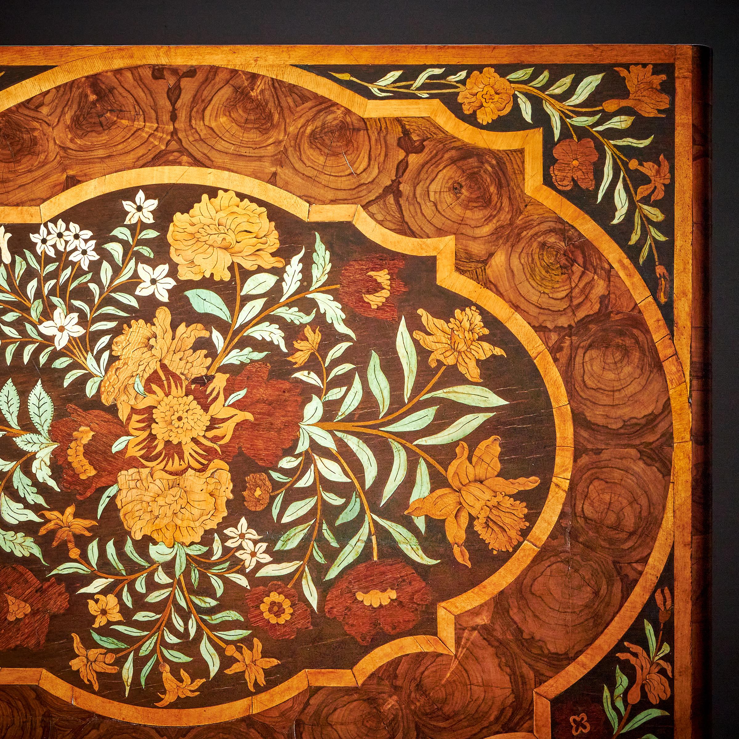 A fine and rare 17th century William and Mary olive oyster marquetry lace box circa 1670-1690-4