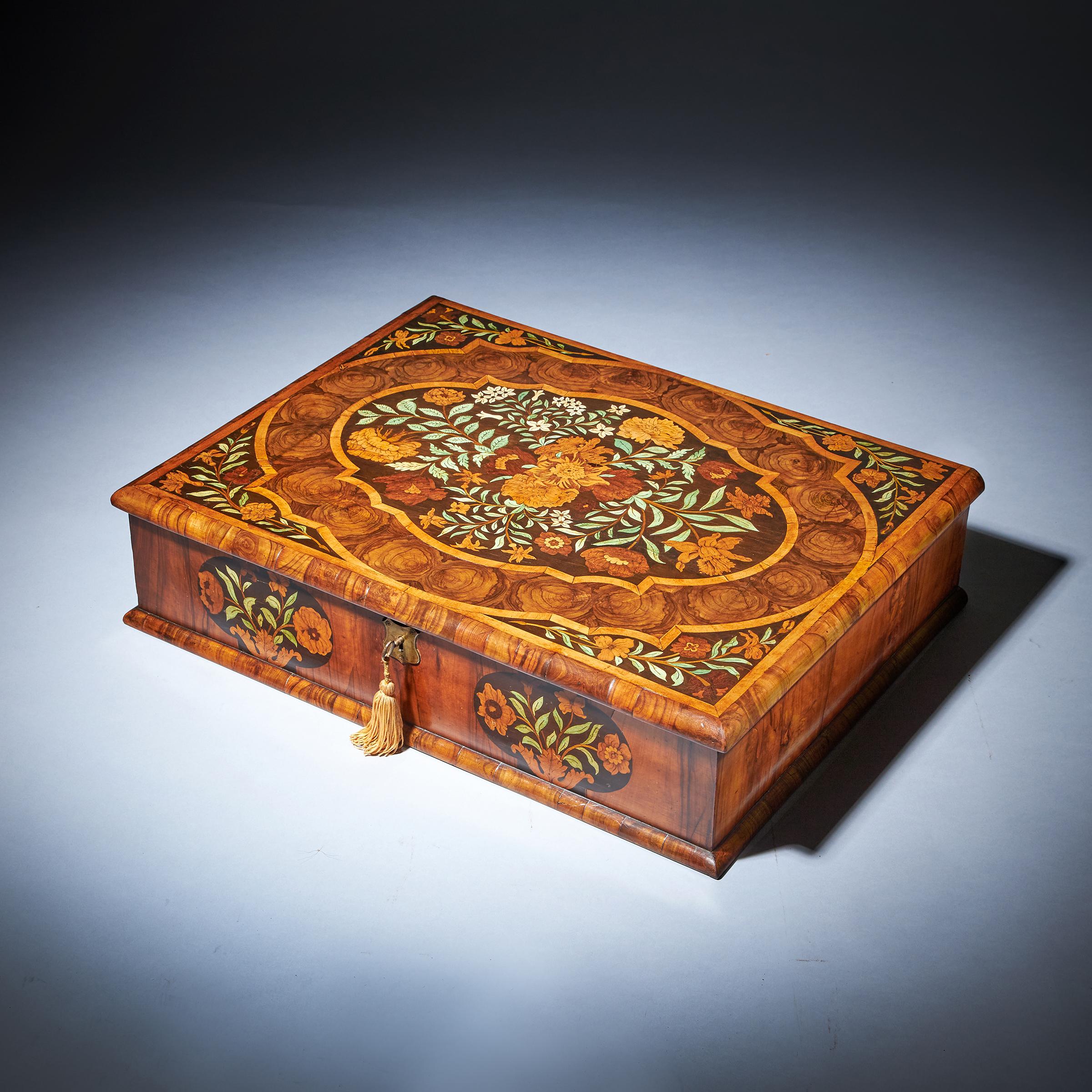 A fine and rare 17th-century William and Mary olive oyster marquetry lace box, circa 1670-1690. 9