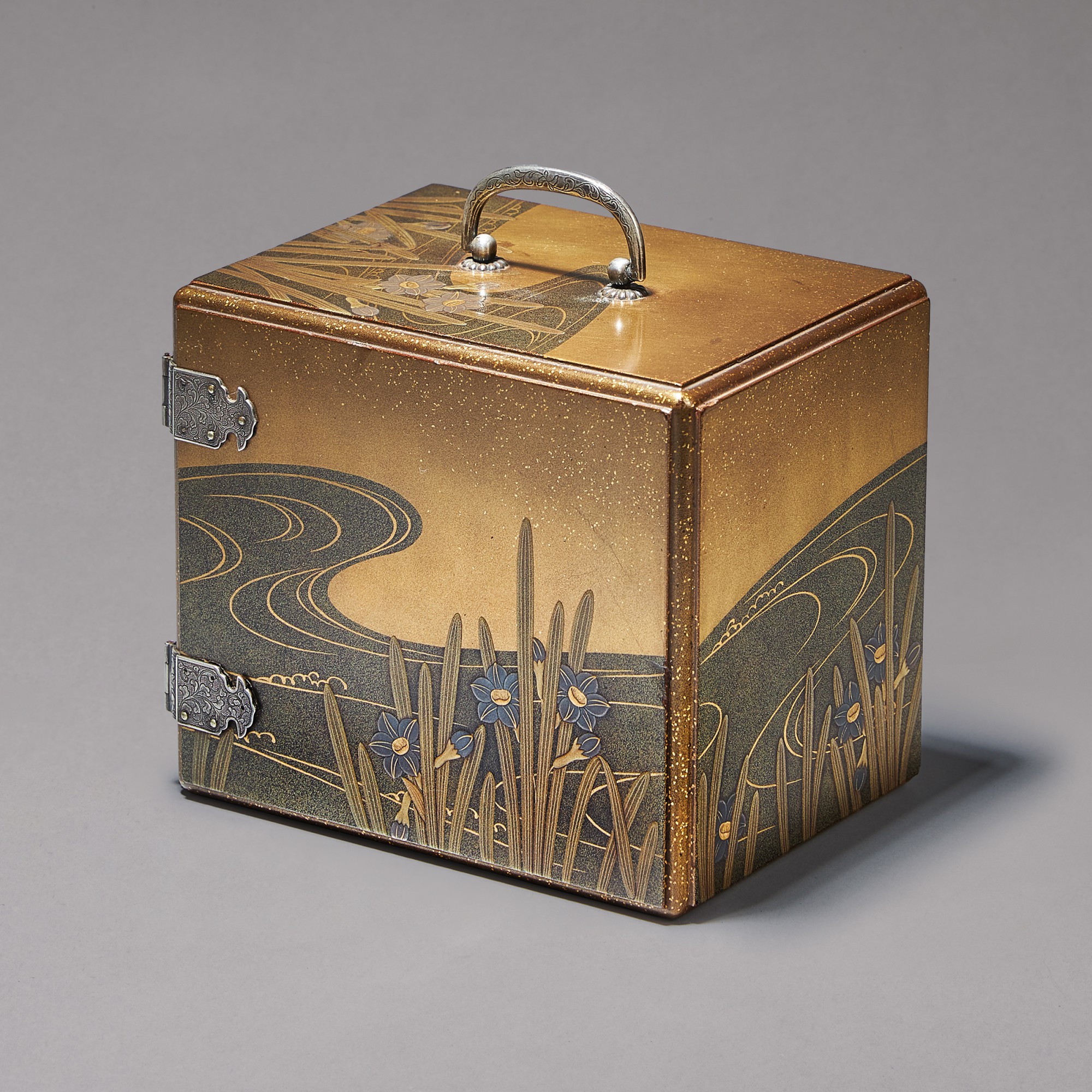 A lacquer kodansu (small cabinet) | Edo period, 19th century 2