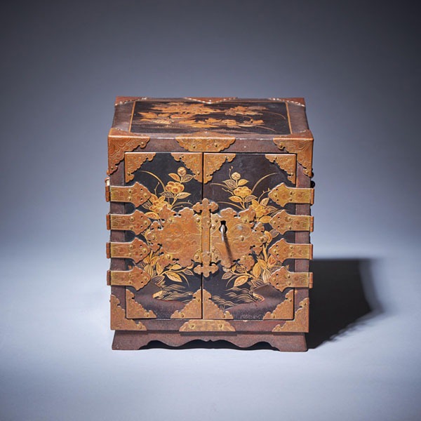 Important Early Edo Period 17th Century Miniature Japanese Lacquer Cabinet