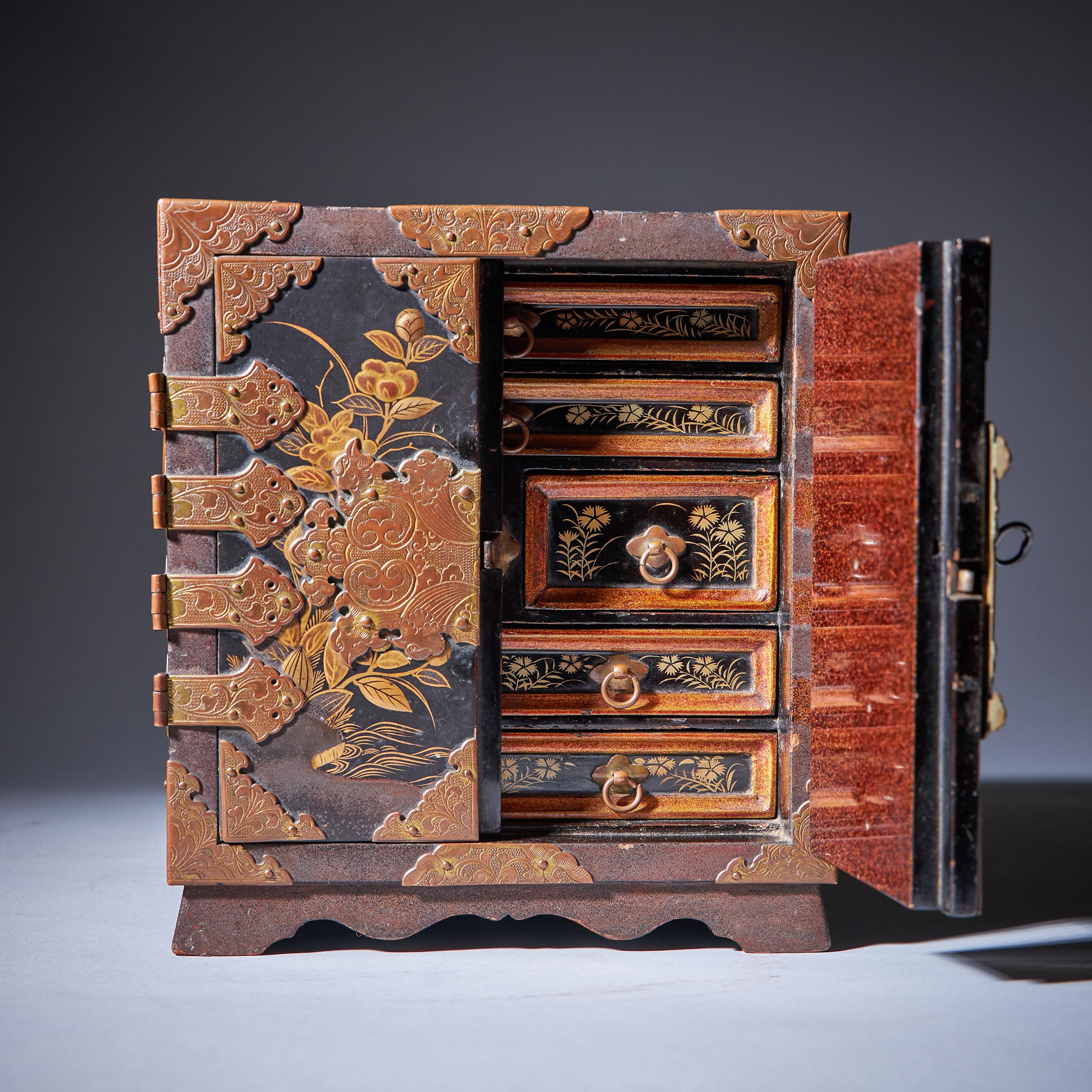 Important Early Edo Period 17th Century Miniature Japanese Lacquer Cabinet-15
