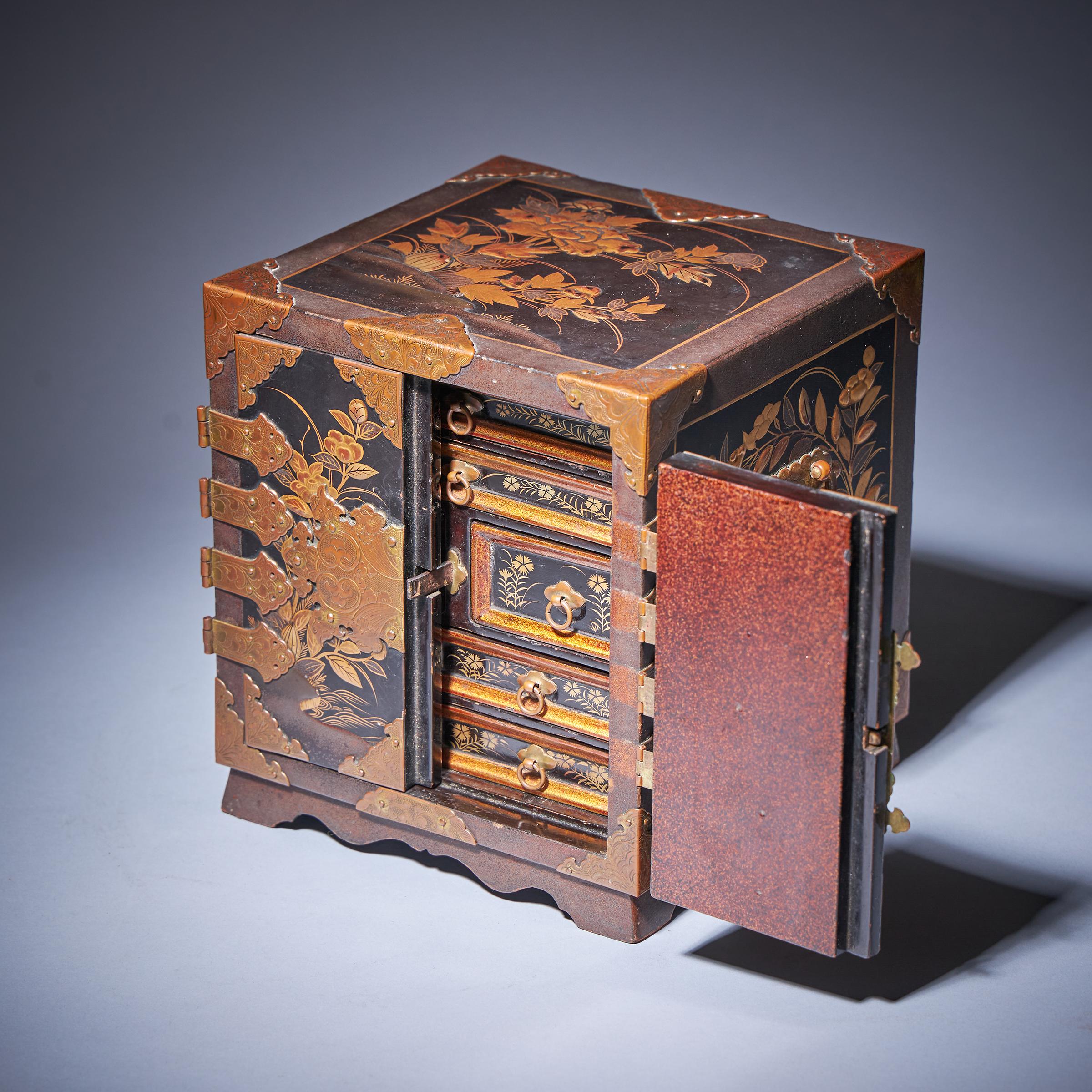 Important Early Edo Period 17th Century Miniature Japanese Lacquer Cabinet-8