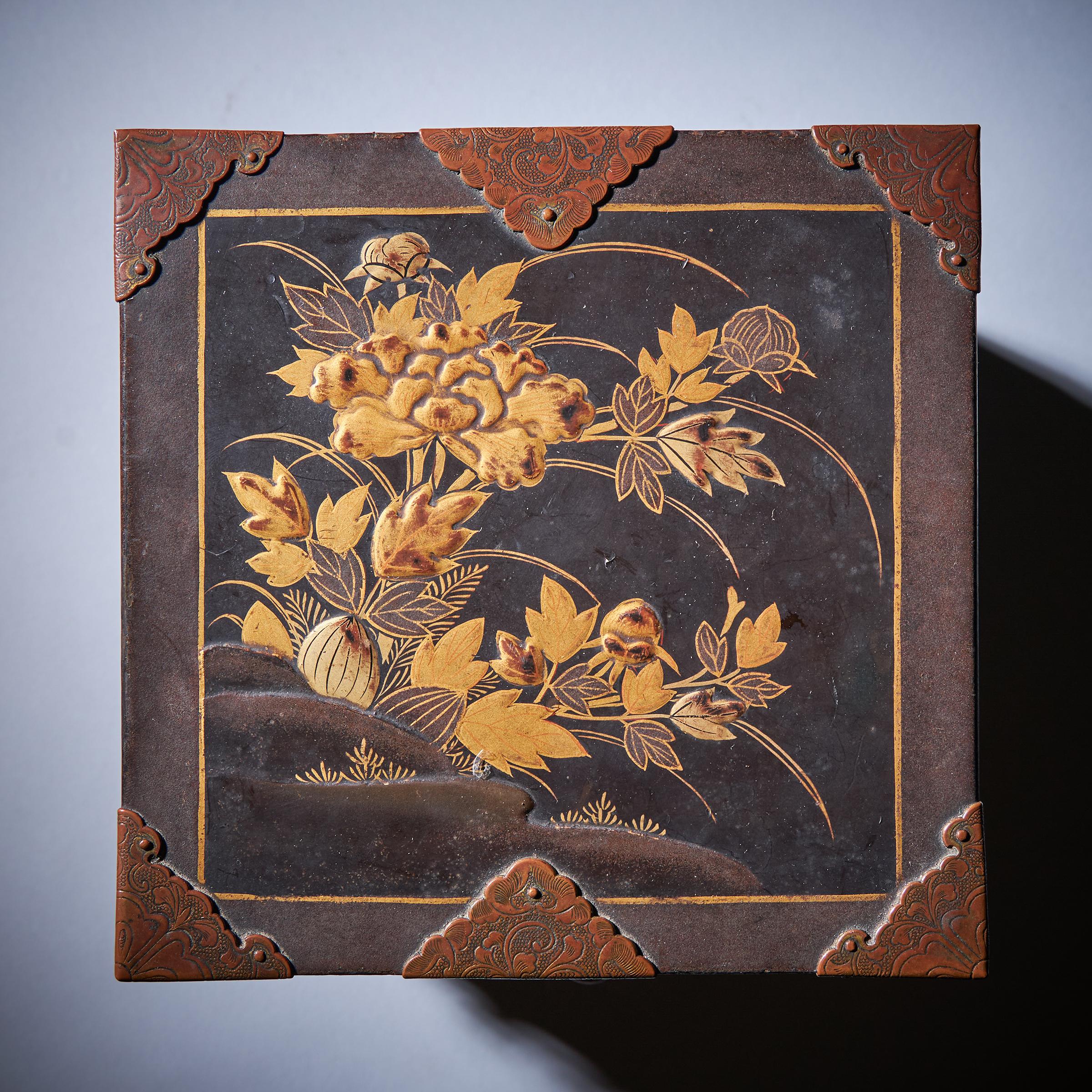 Important Early Edo Period 17th Century Miniature Japanese Lacquer Cabinet 8