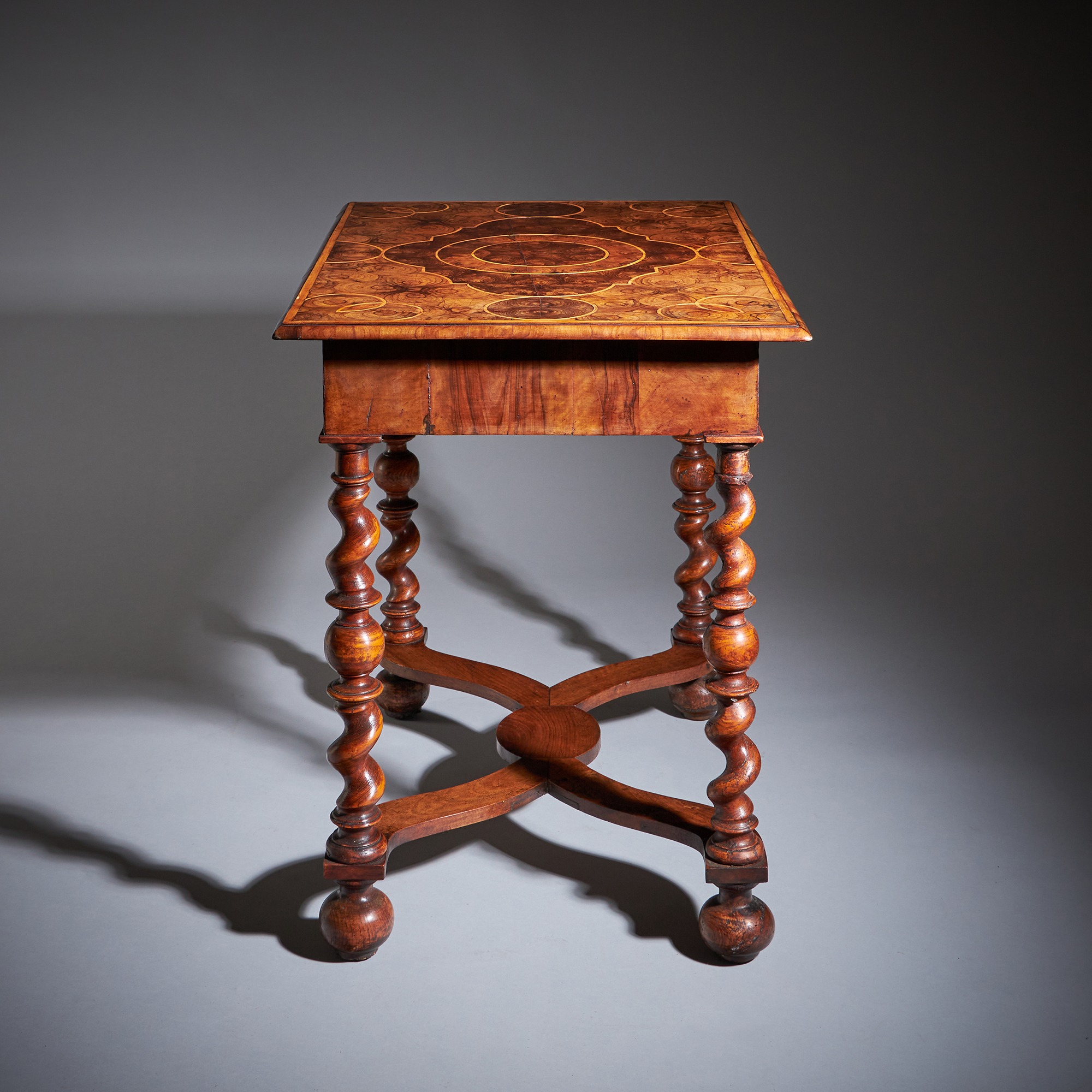 A Fine and Rare 17th Century William and Mary Olive Oyster Table, Circa 1680-1700. England 8