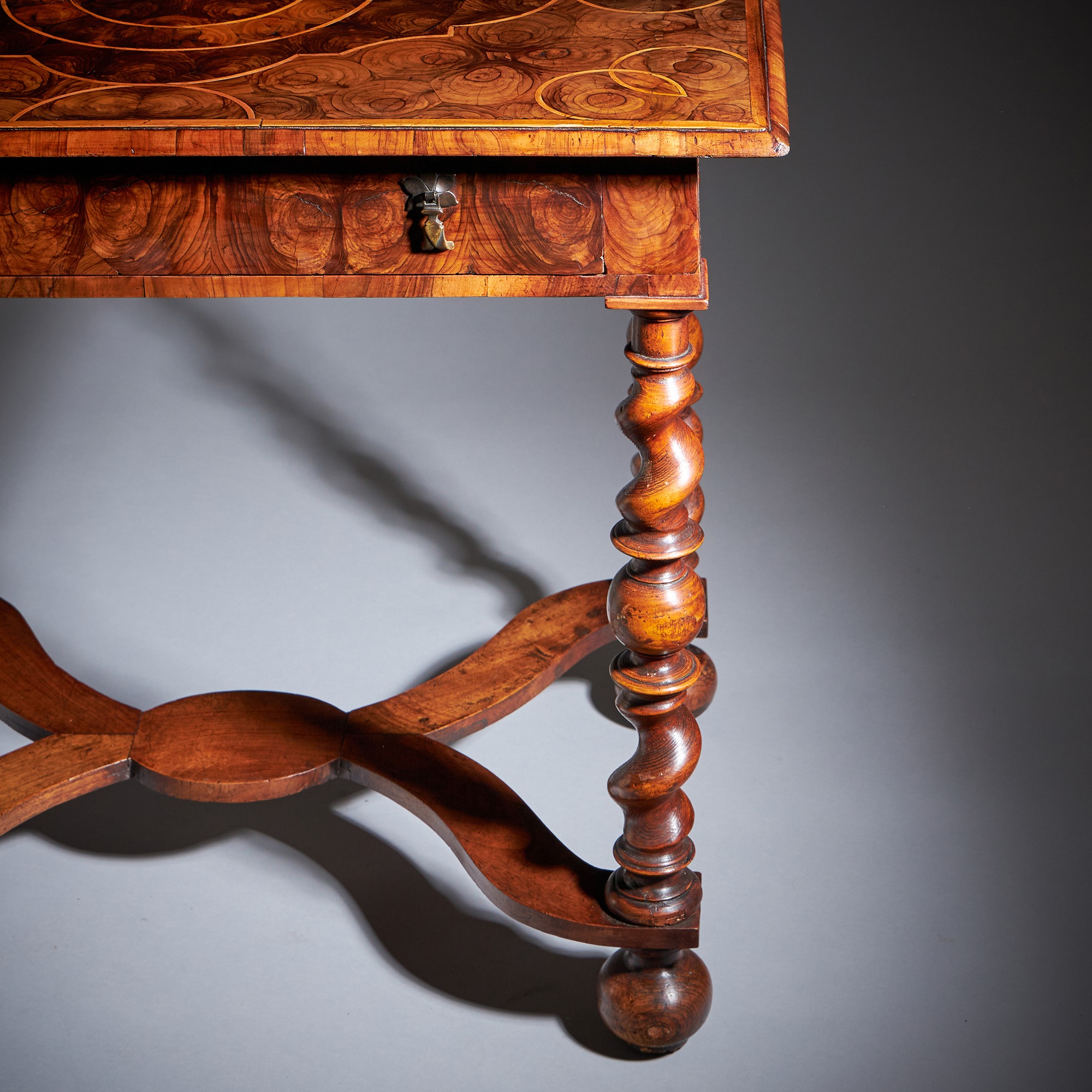 A Fine and Rare 17th Century William and Mary Olive Oyster Table, Circa 1680-1700. England 15