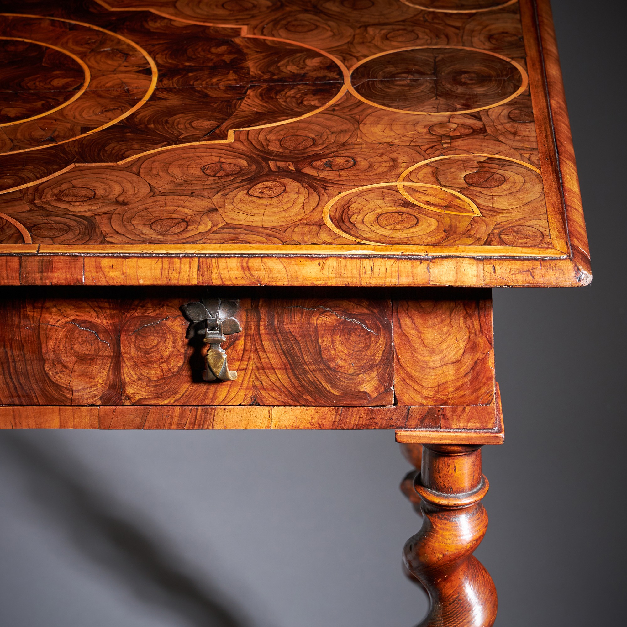 A Fine and Rare 17th Century William and Mary Olive Oyster Table, Circa 1680-1700. England 14