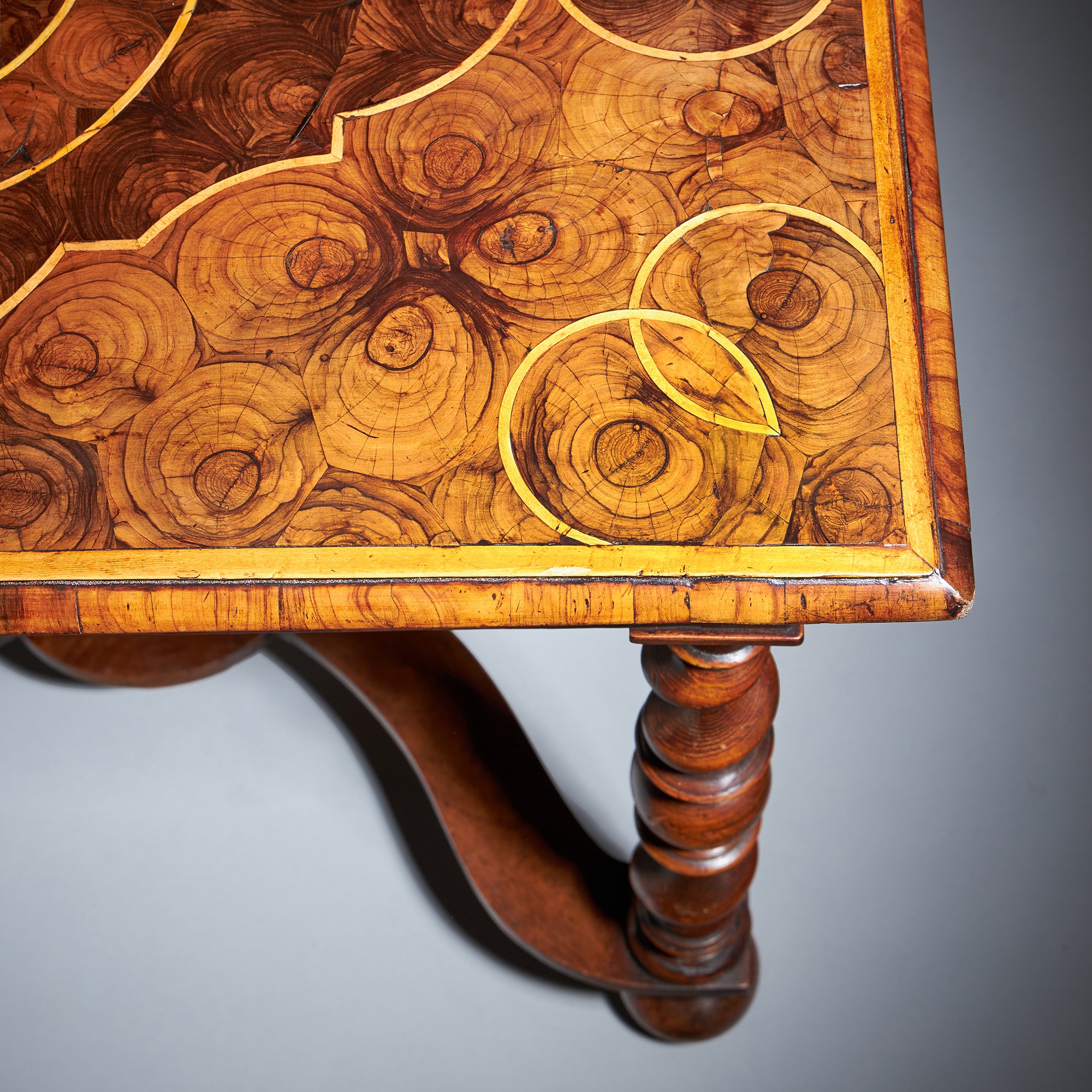 A Fine and Rare 17th Century William and Mary Olive Oyster Table, Circa 1680-1700. England 13