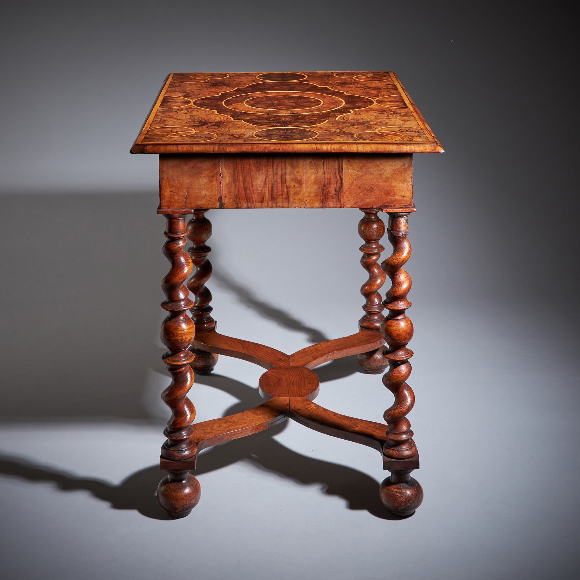 A Fine and Rare 17th Century William and Mary Olive Oyster Table, Circa 1680-1700. England 10