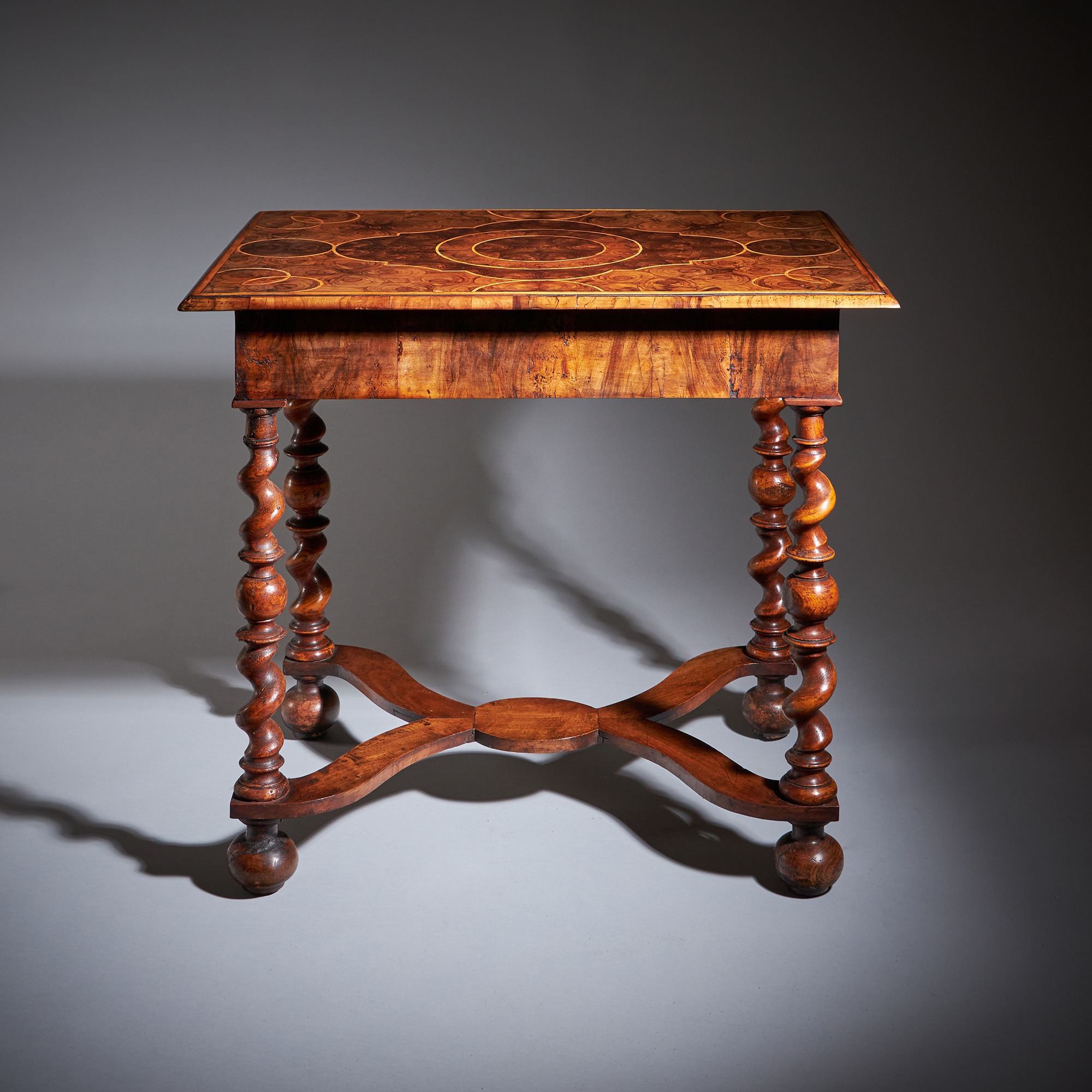 A Fine and Rare 17th Century William and Mary Olive Oyster Table, Circa 1680-1700. England 9