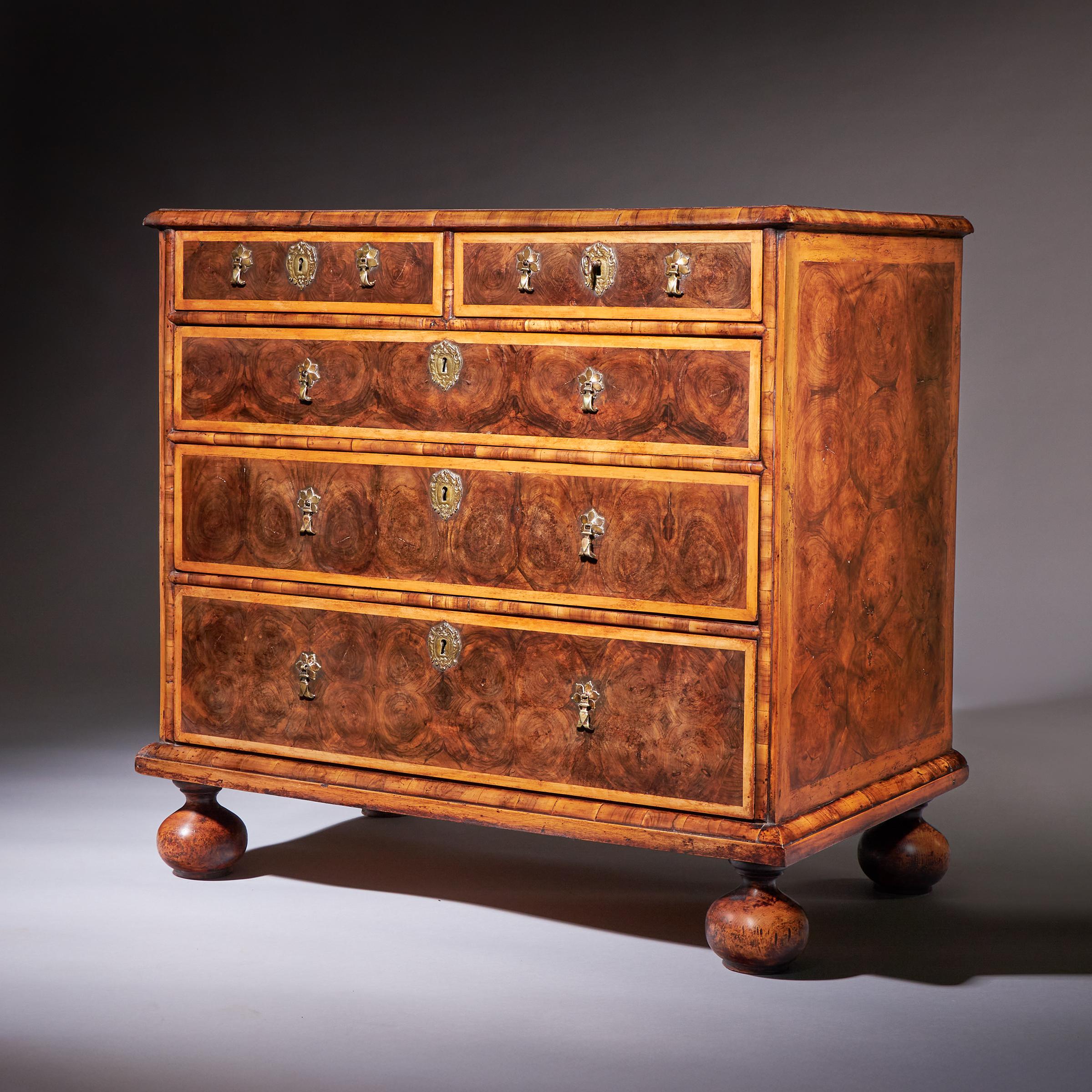 17th Century William and Mary Olive Oyster Chest of drawers, Circa 1690. England 19