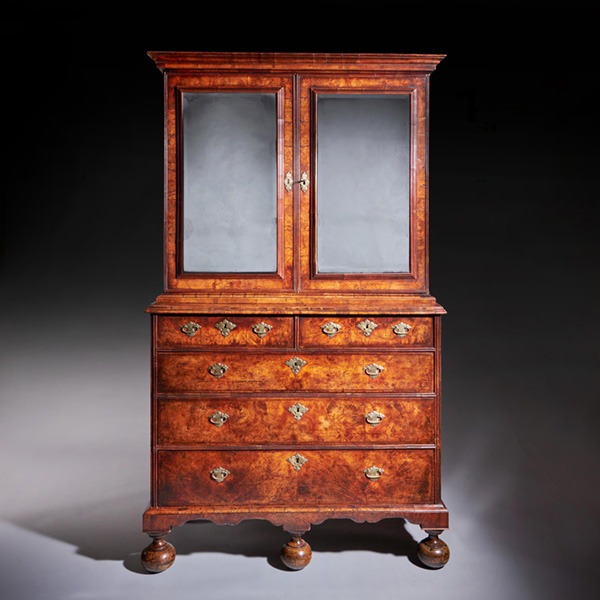 18th Century Queen Anne Burr Walnut mirrored Cabinet on Chest, Circa 1705-1715 3