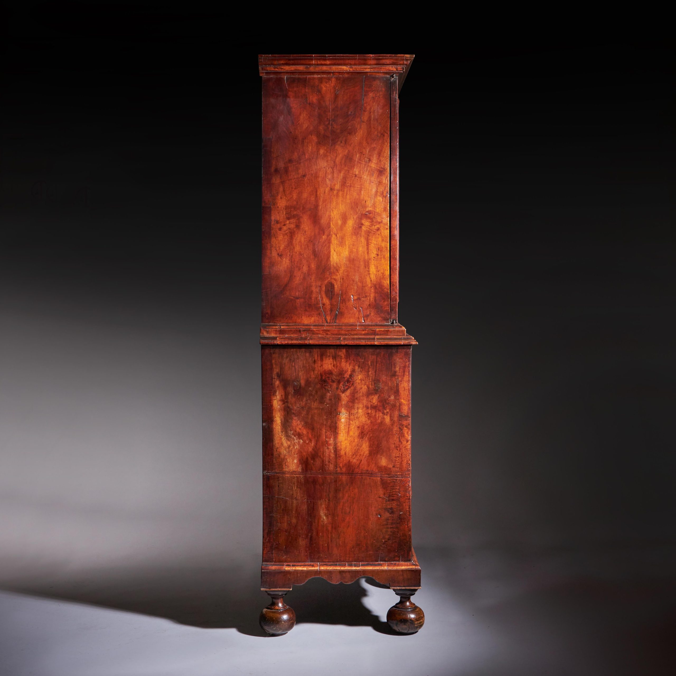 18th Century Queen Anne Burr Walnut mirrored Cabinet on Chest, Circa 1705-1715 14