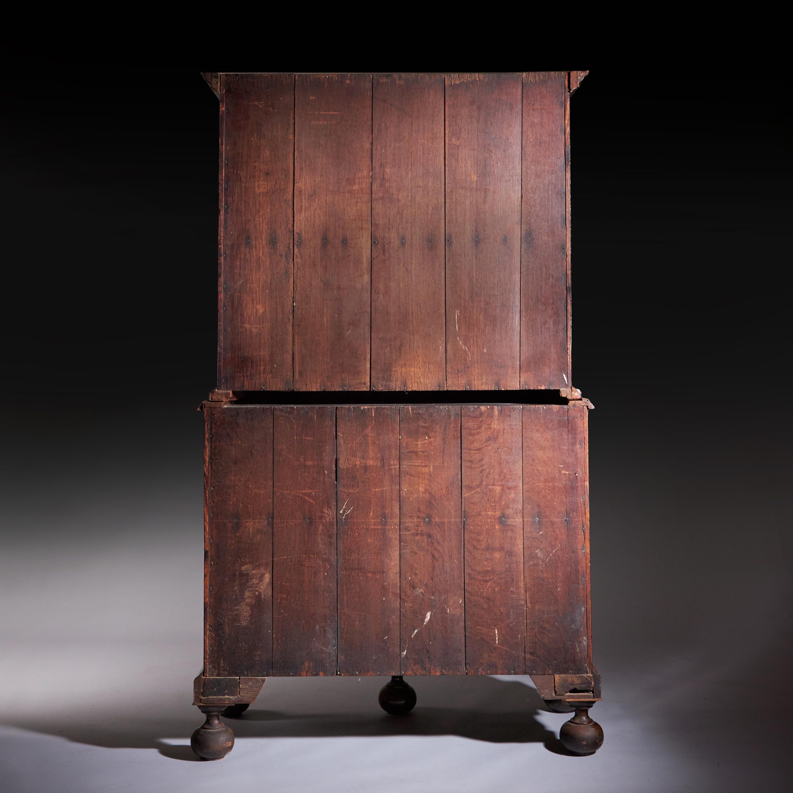 18th Century Queen Anne Burr Walnut mirrored Cabinet on Chest, Circa 1705-1715 15