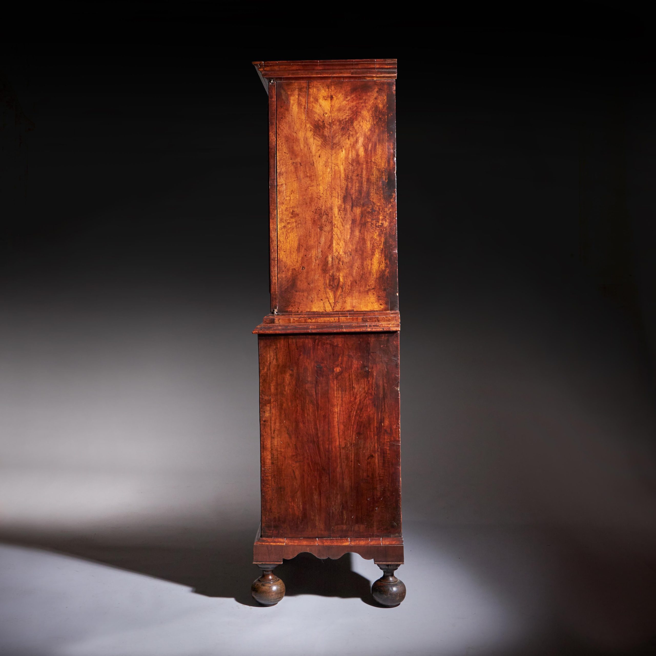 18th Century Queen Anne Burr Walnut mirrored Cabinet on Chest, Circa 1705-1715 16