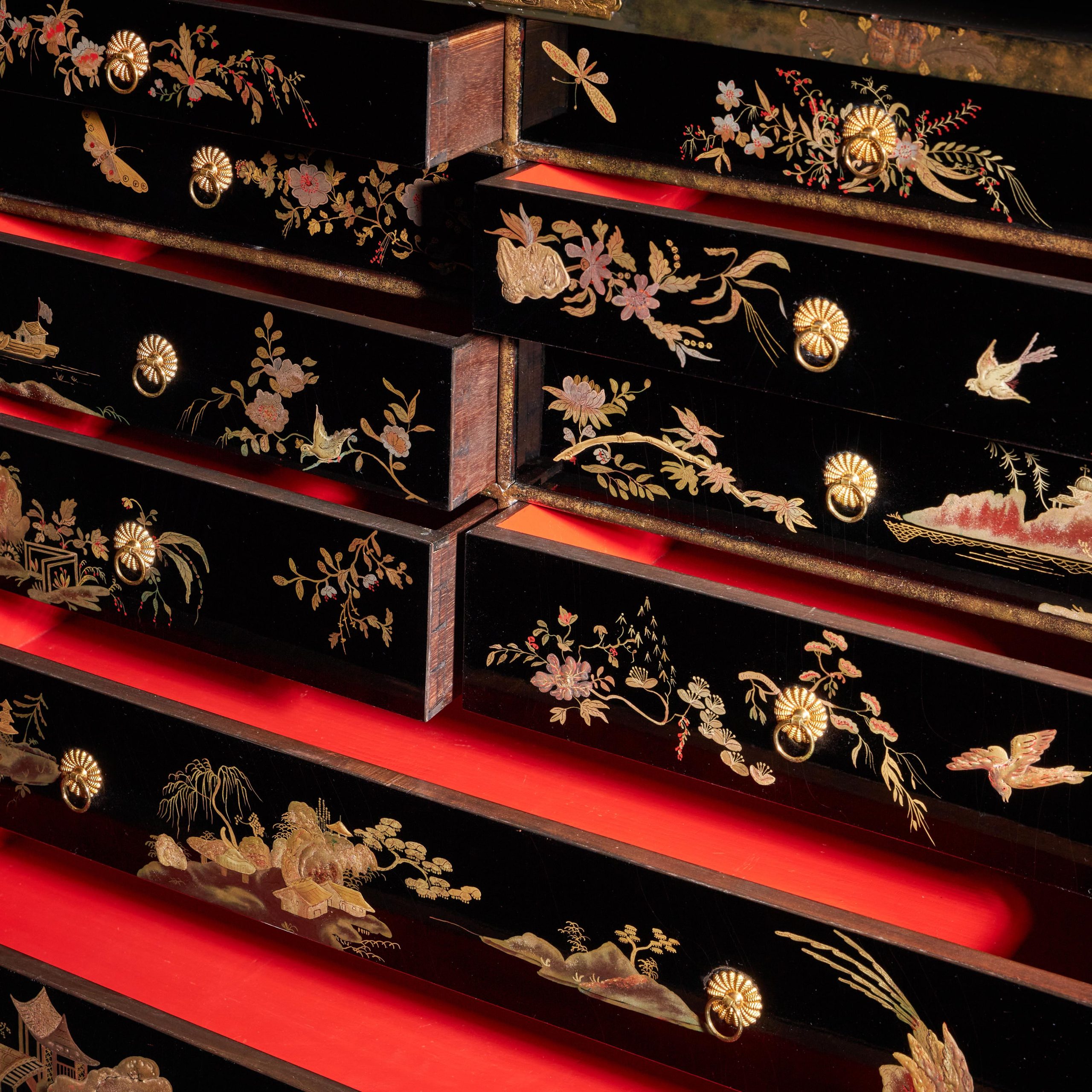 A Rare and Fine George III 18th Century Chinoiserie Lacquer Cabinet on Stand 13