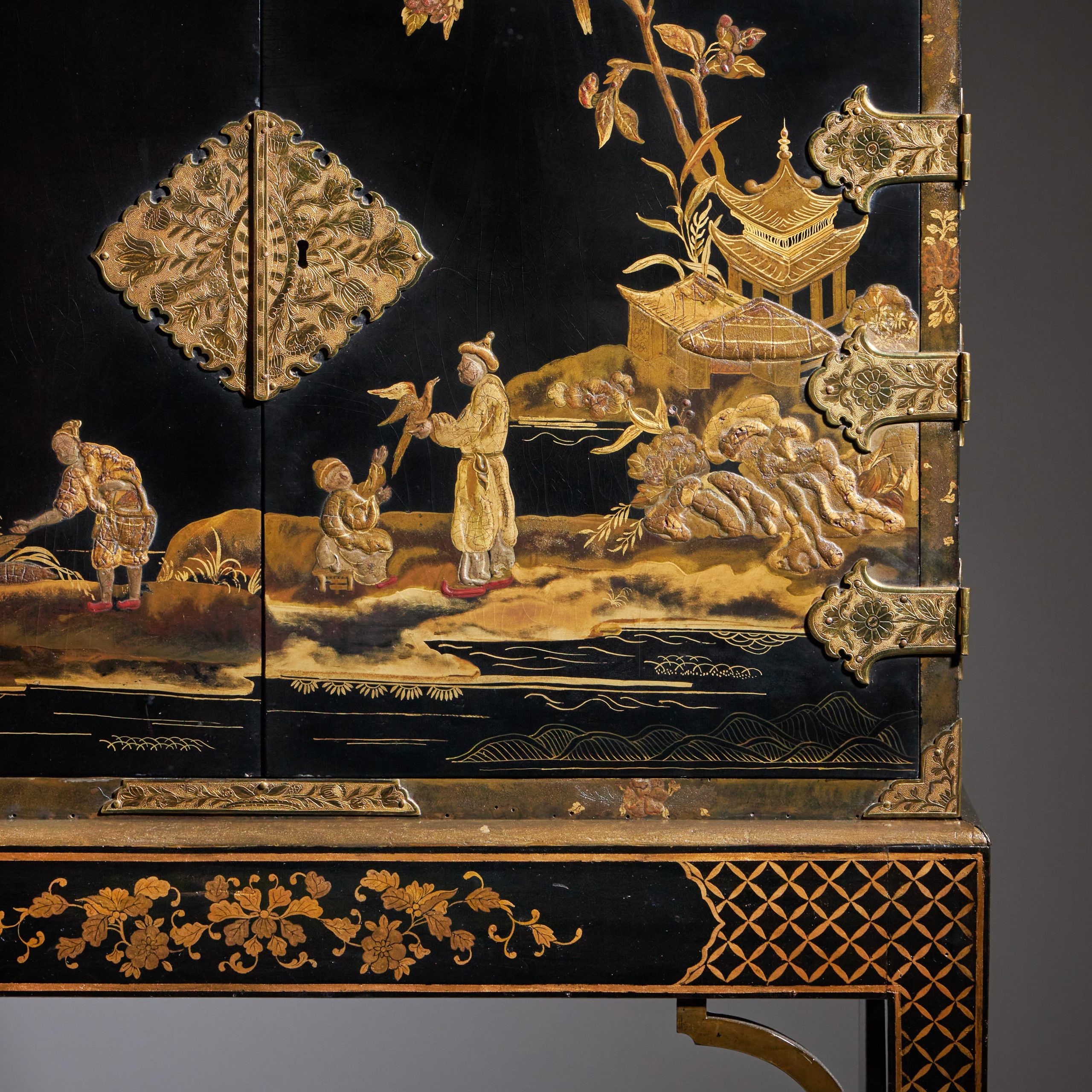 A Rare and Fine George III 18th Century Chinoiserie Lacquer Cabinet on Stand 2