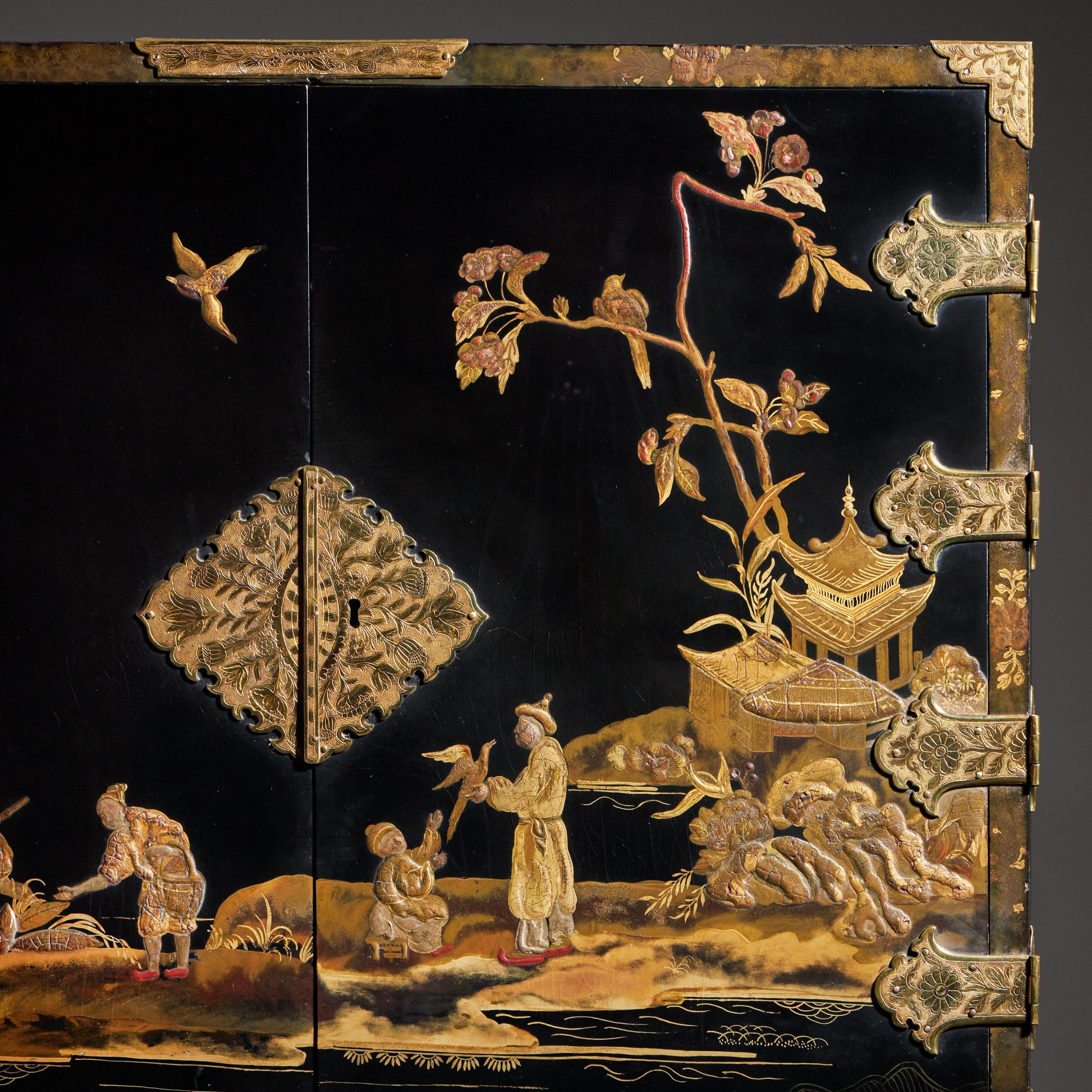 A Rare and Fine George III 18th Century Chinoiserie Lacquer Cabinet on Stand 3