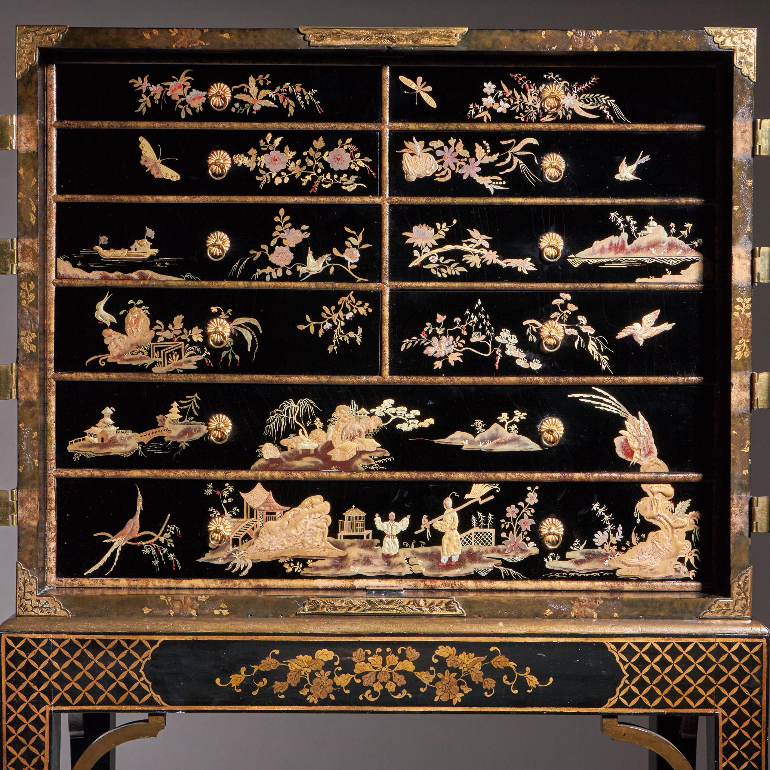 A Rare and Fine George III 18th Century Chinoiserie Lacquer Cabinet on Stand 8