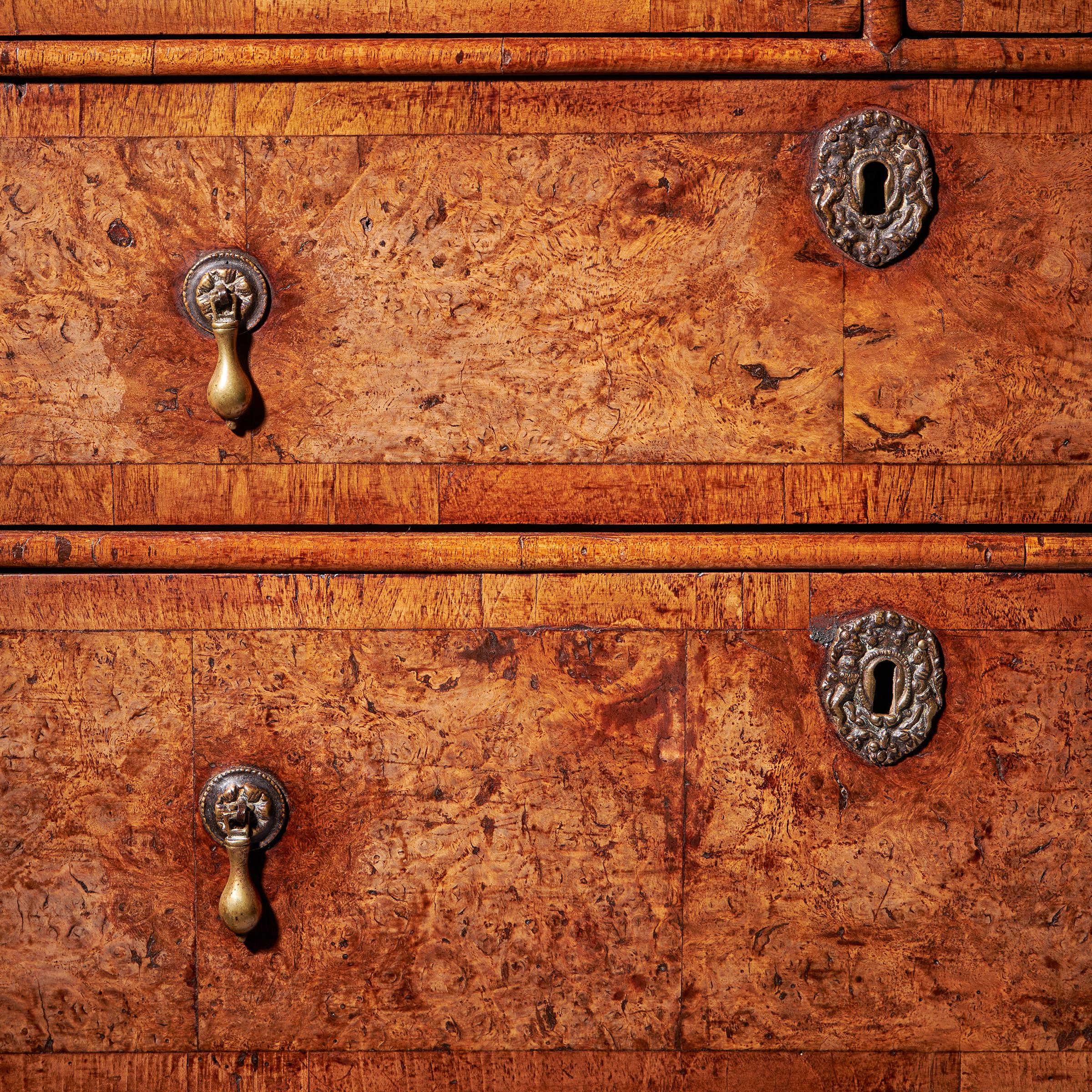 Important 17th Century William and Mary Bur Pollard Oak Chest of drawers 9